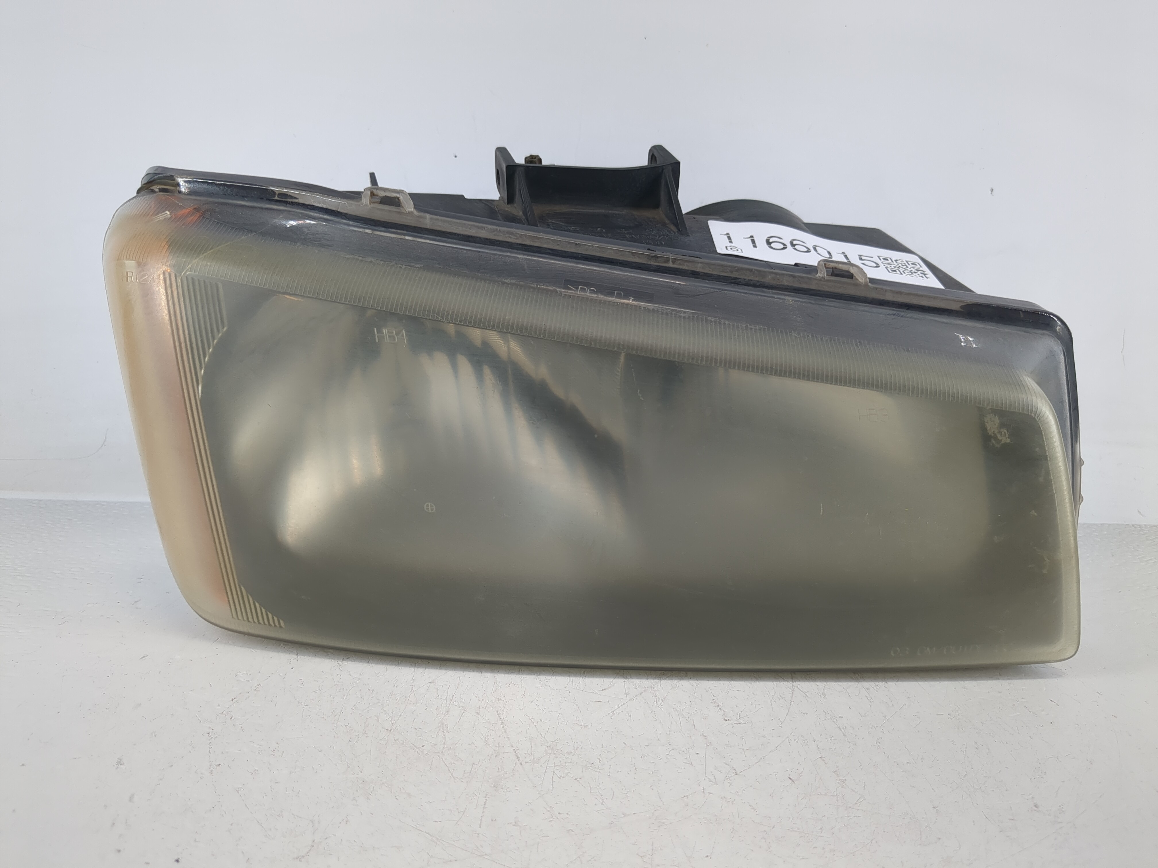 2005 Chevrolet Avalanche 1500 Passenger Right Oem Head Light Headlight Lamp 1166015 - Oemusedautoparts1.com