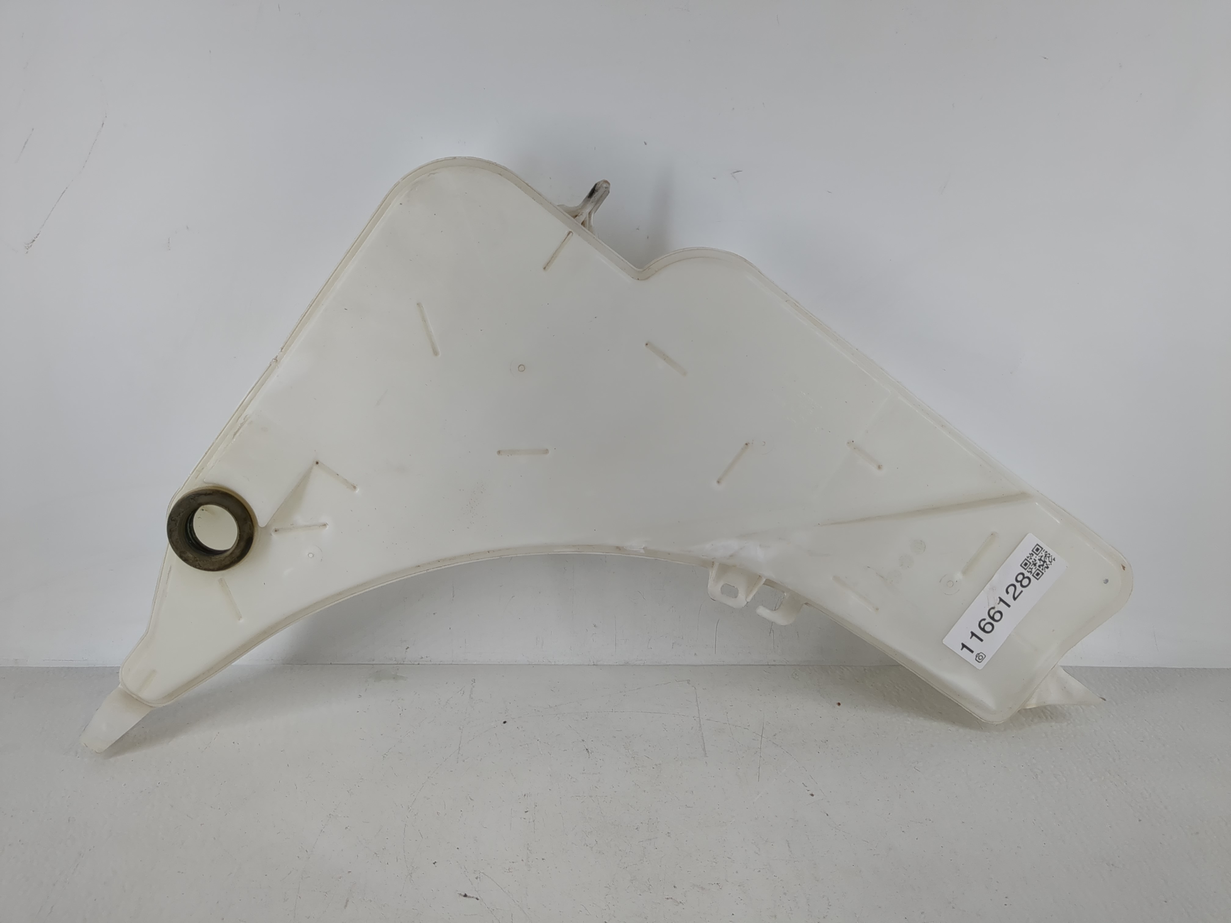 2016-2017 Chevrolet Camaro Windshield Washer Fluid Reservoir Bottle Oem 1166128 - Oemusedautoparts1.com