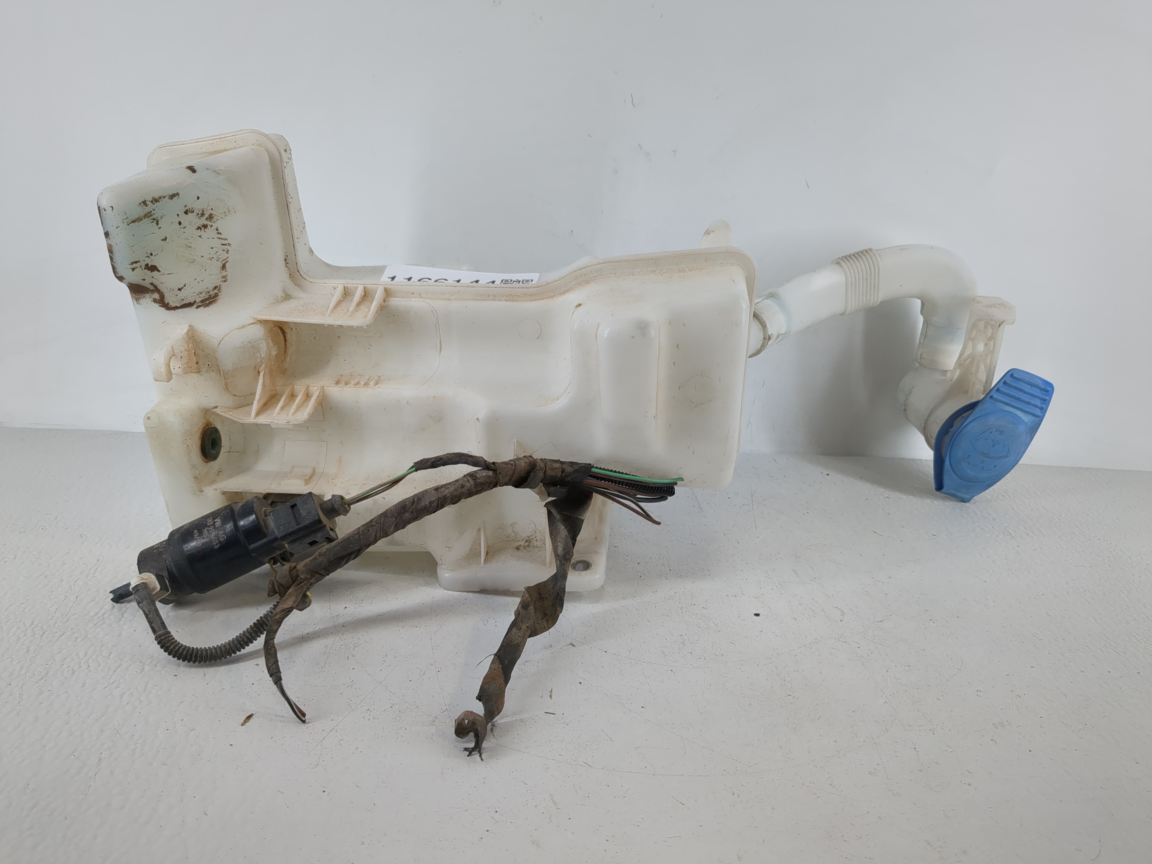 2012-2020 Volkswagen Passat Windshield Washer Fluid Reservoir Bottle Oem 1166144 - Oemusedautoparts1.com