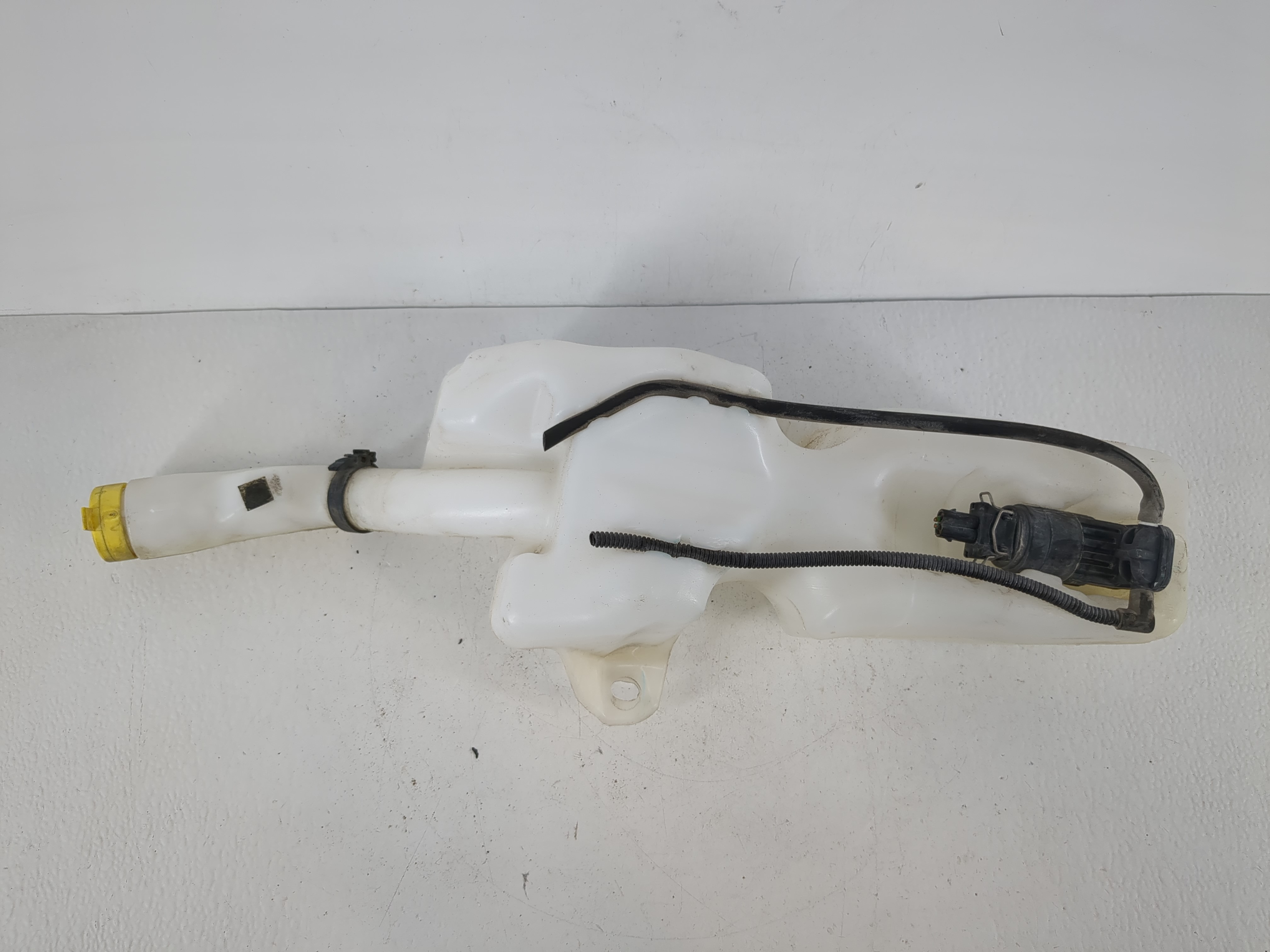 2012-2017 Fiat 500 Windshield Washer Fluid Reservoir Bottle Oem 1166145 - Oemusedautoparts1.com