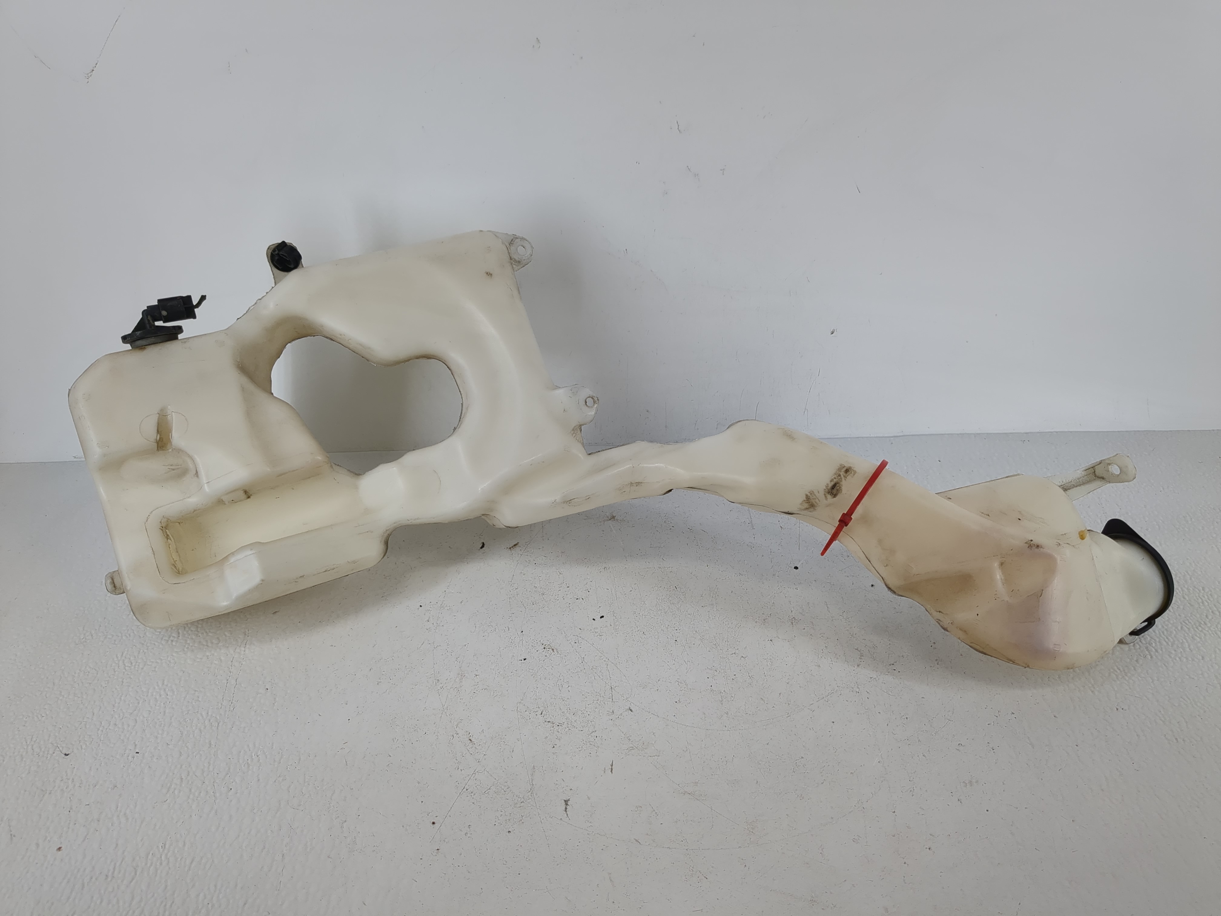 Mini Cooper Clubman Windshield Washer Fluid Reservoir Bottle Oem 1166193 - Oemusedautoparts1.com