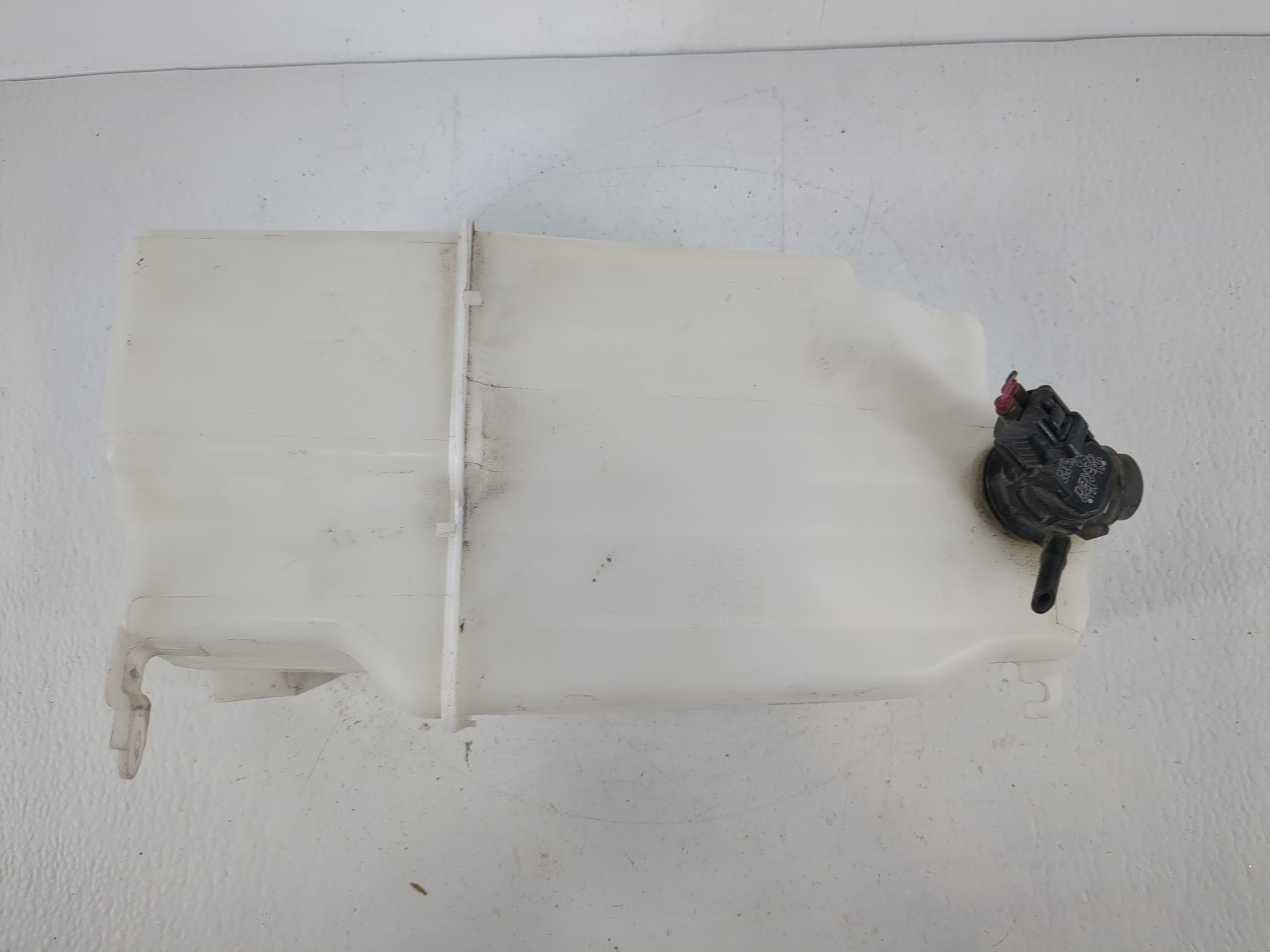 2005-2015 Toyota Tacoma Windshield Washer Fluid Reservoir Bottle Oem 1166218 - Oemusedautoparts1.com