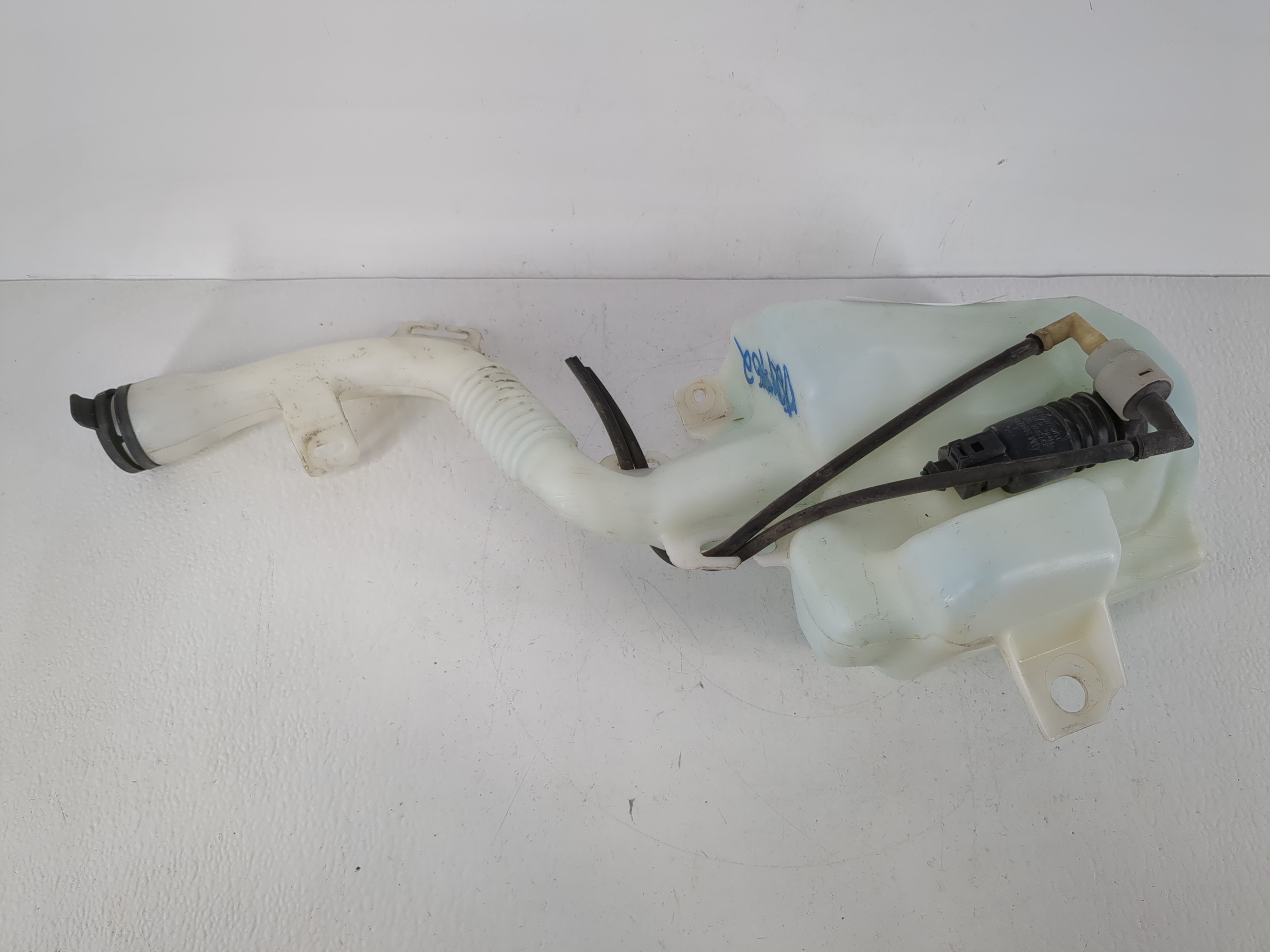 2010-2017 Chevrolet Equinox Windshield Washer Fluid Reservoir Bottle Oem 1166277 - Oemusedautoparts1.com