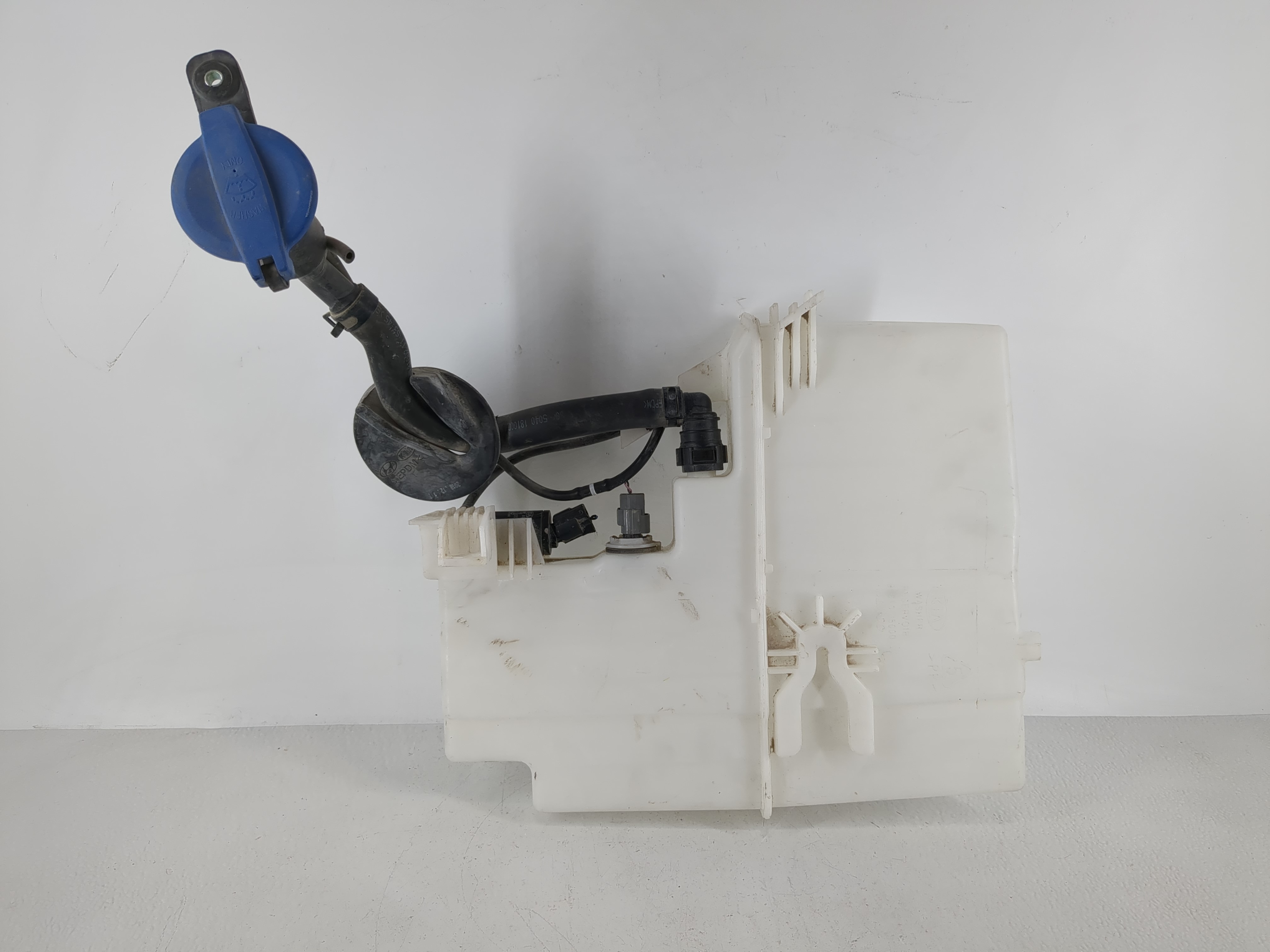 2018-2020 Kia Stinger Windshield Washer Fluid Reservoir Bottle Oem 1166279 - Oemusedautoparts1.com