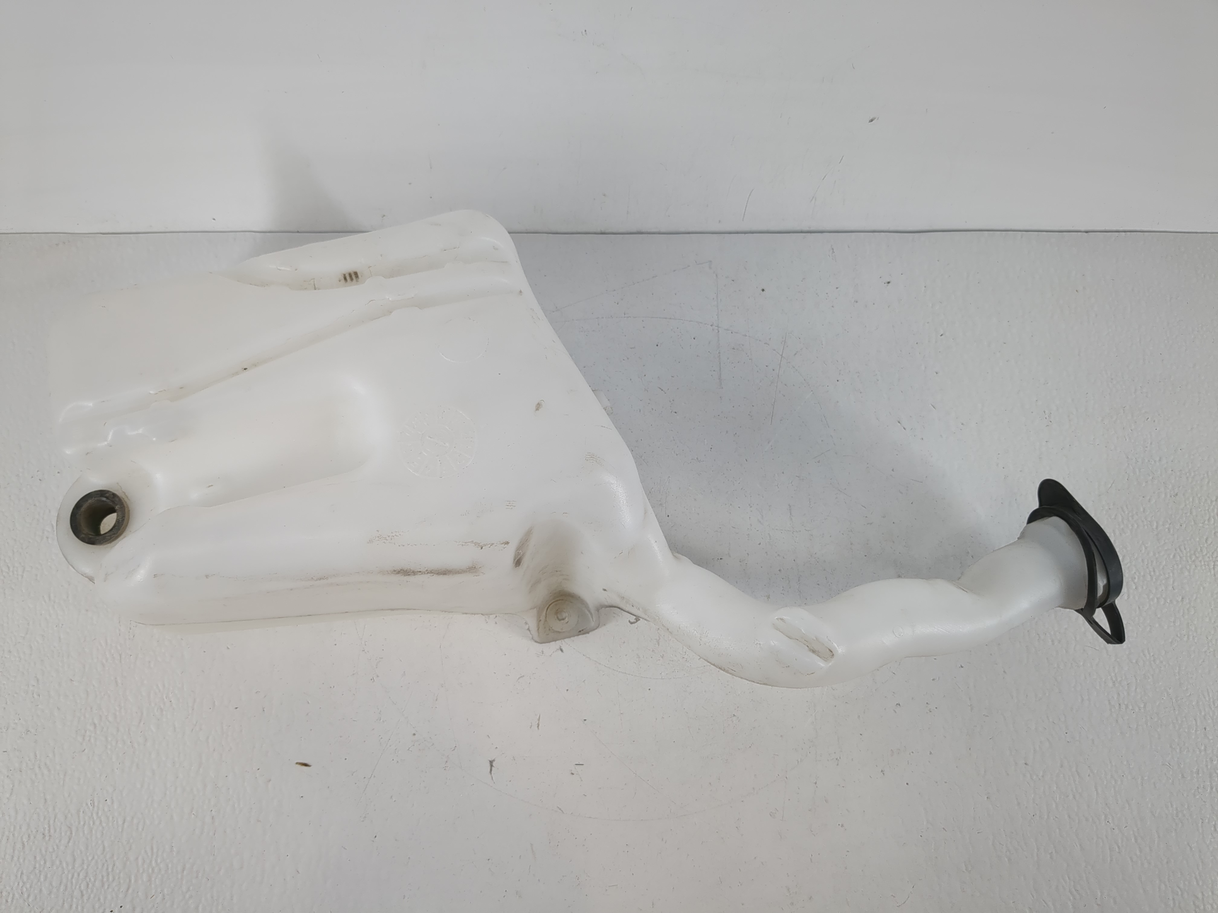 2005-2010 Chevrolet Cobalt Windshield Washer Fluid Reservoir Bottle Oem 1166281 - Oemusedautoparts1.com