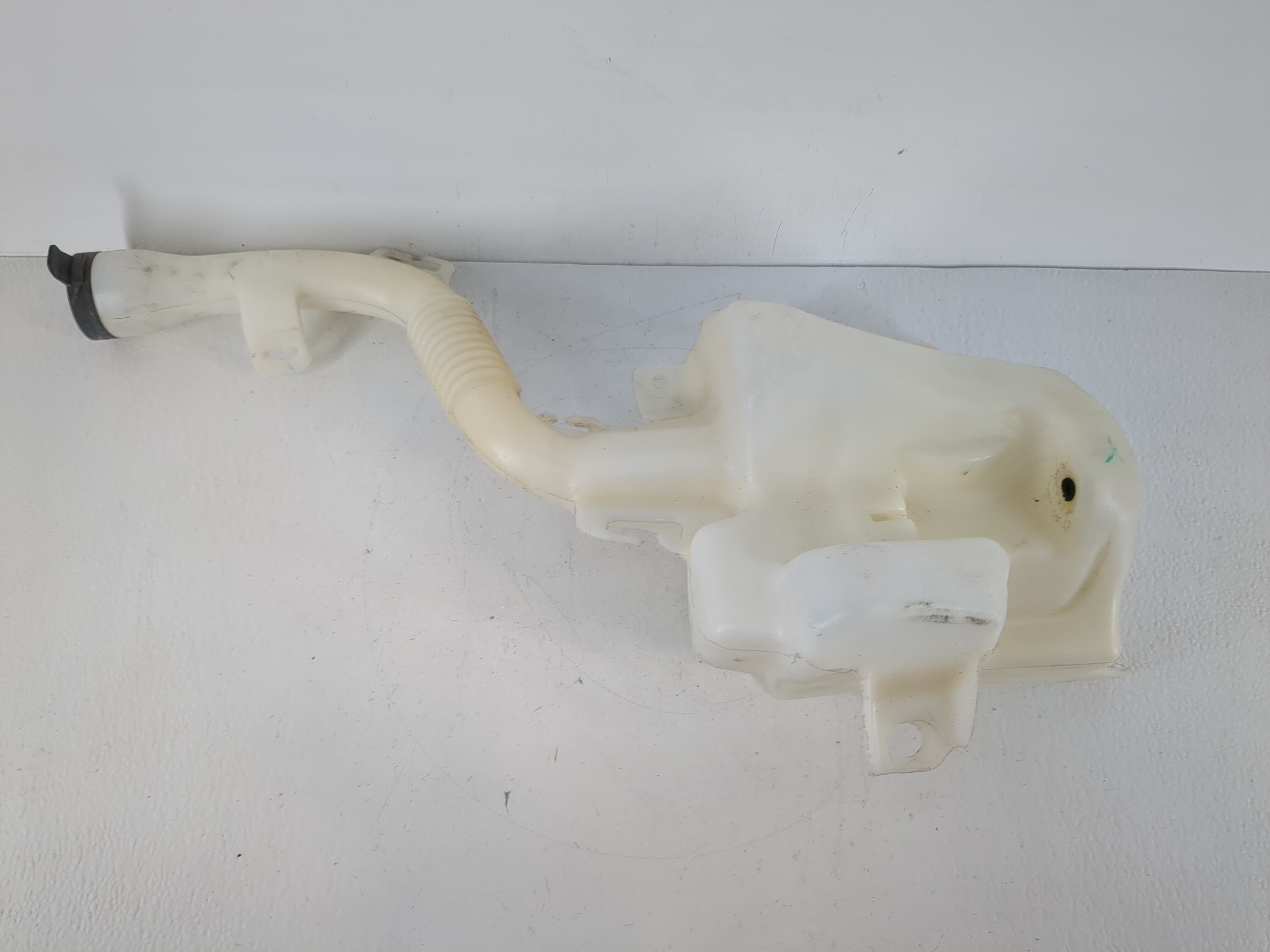 2010-2017 Chevrolet Equinox Windshield Washer Fluid Reservoir Bottle Oem 1166287 - Oemusedautoparts1.com