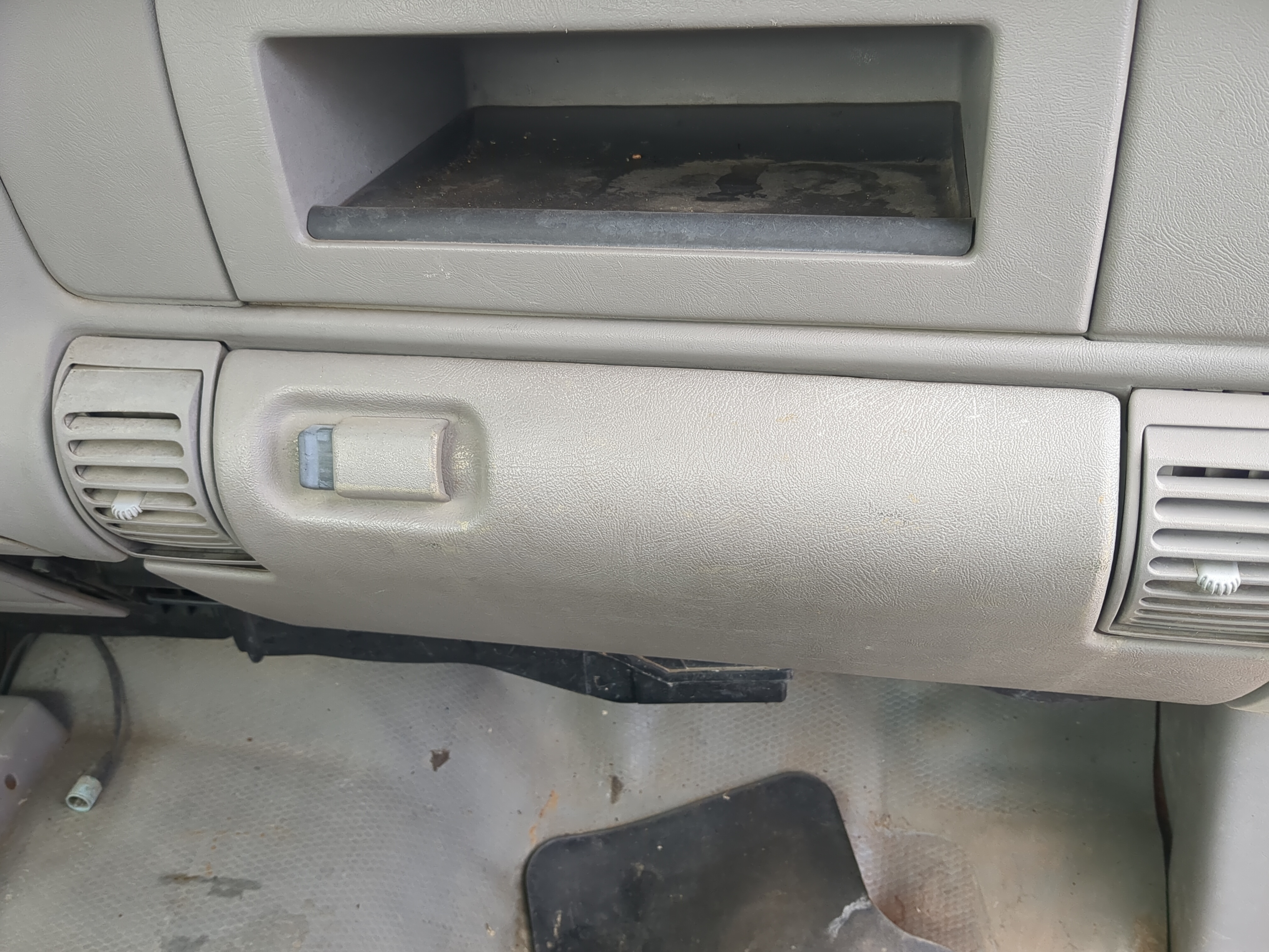 1998 Chevrolet K3500 Passenger Glove Box Door Storage Compartment 1166339 - Oemusedautoparts1.com