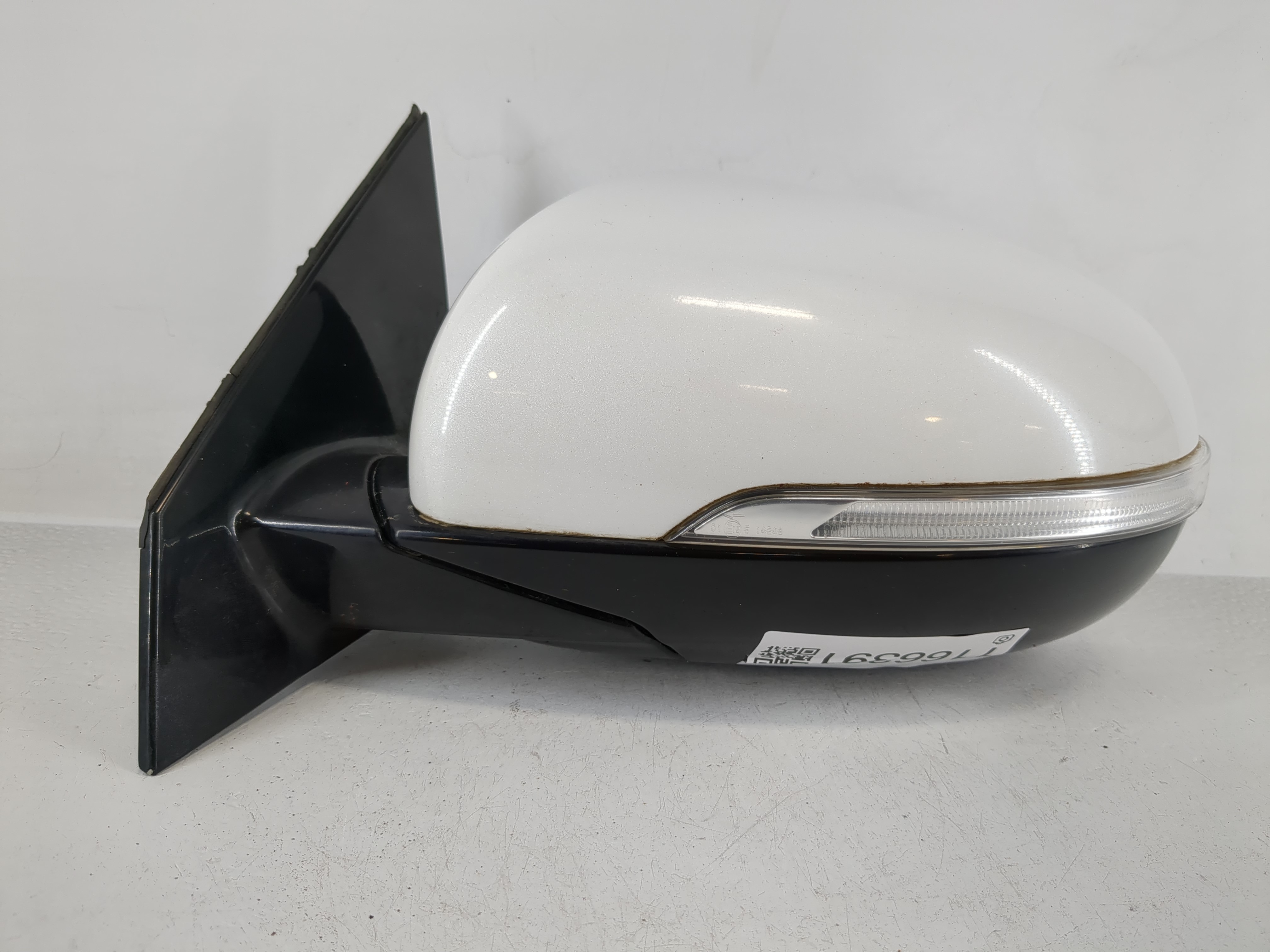 Picture of 2016-2020 Kia Sorento Driver Left Side View Power Door Mirror White 1166391