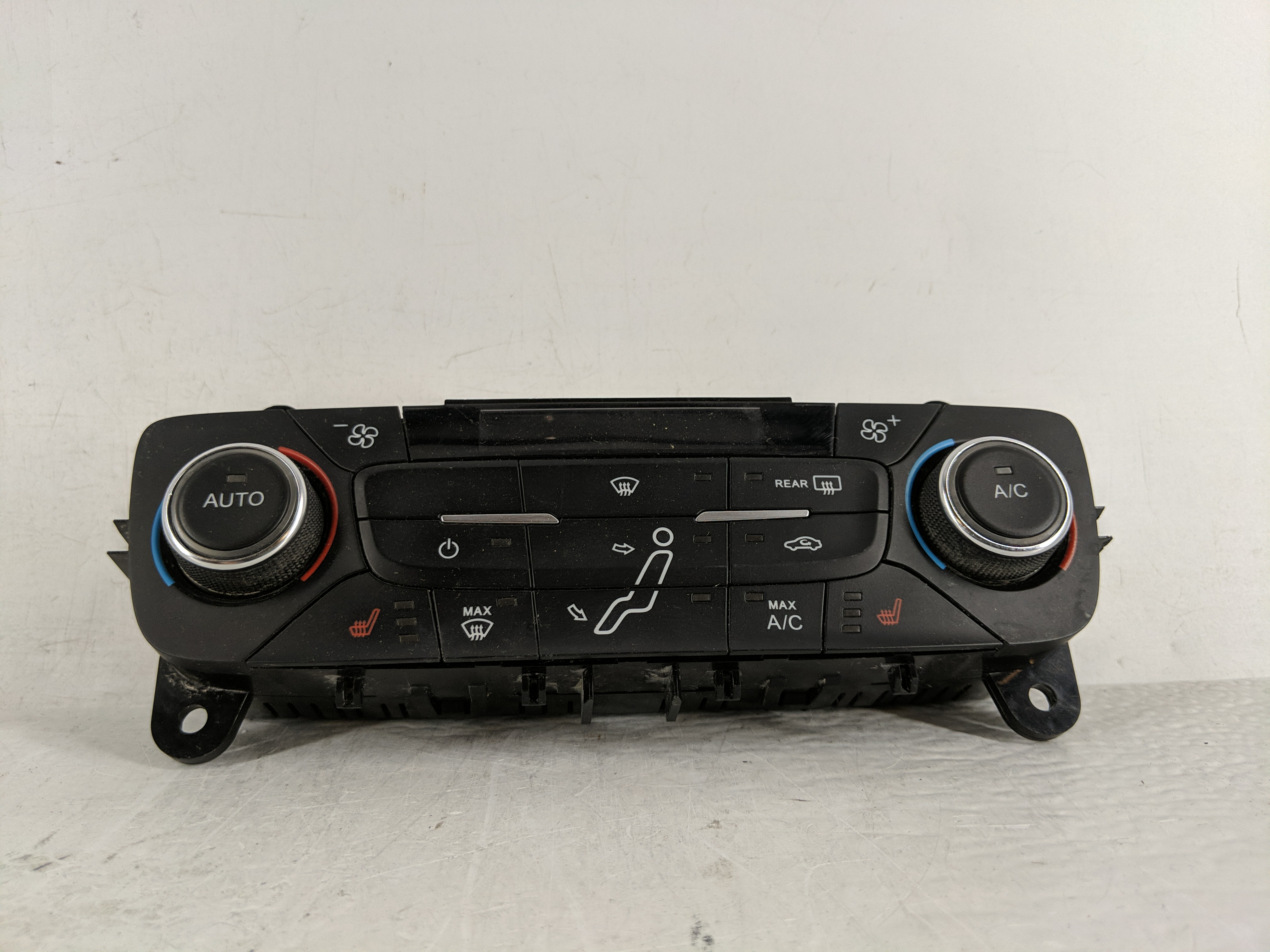 Picture of 2015-2018 Ford Focus Ac Heater Climate Control F1et-18c612-cg 1166452