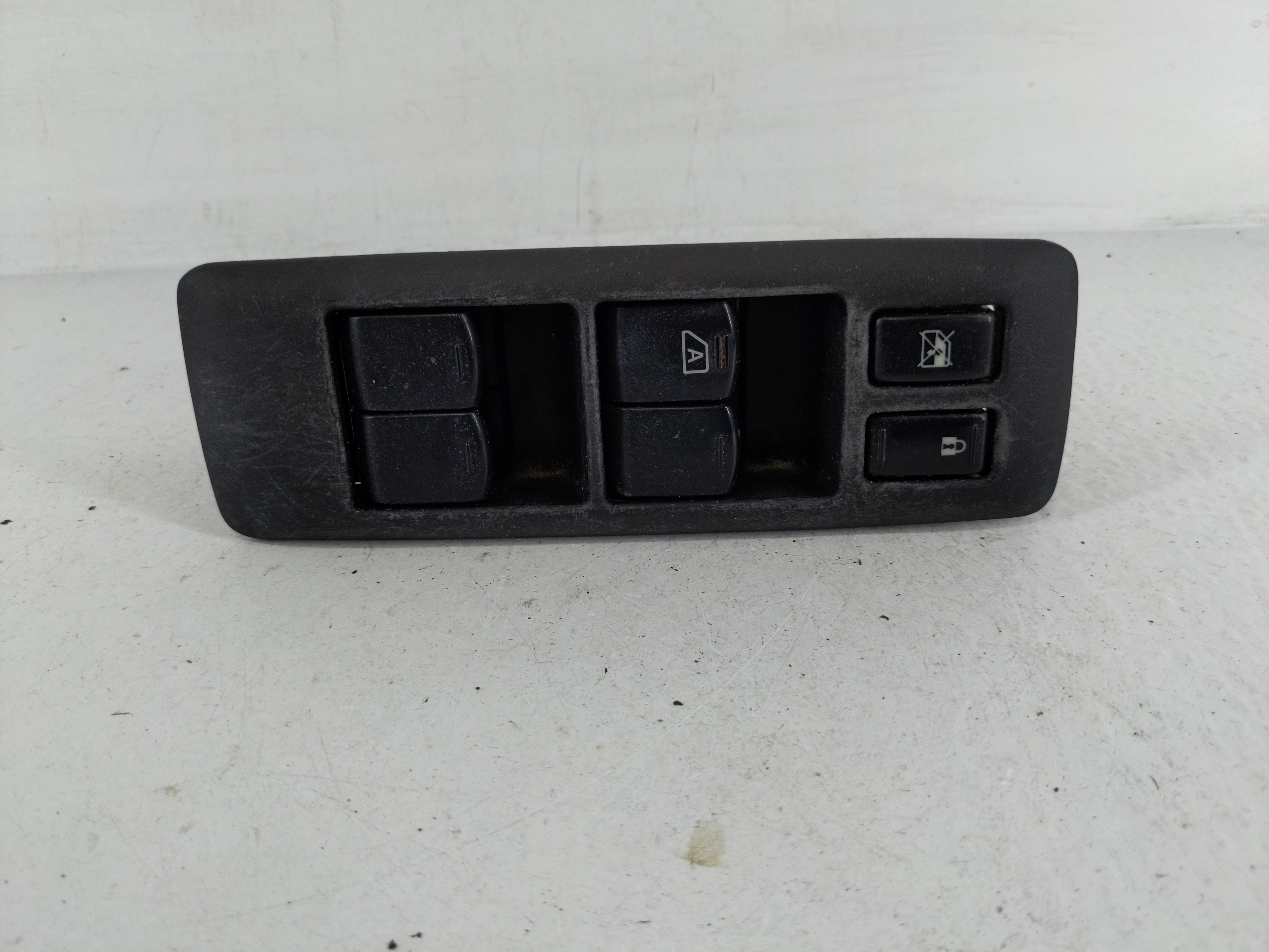 2011-2015 Nissan Rogue Driver Left Door Master Power Window Switch 1166528 - Oemusedautoparts1.com