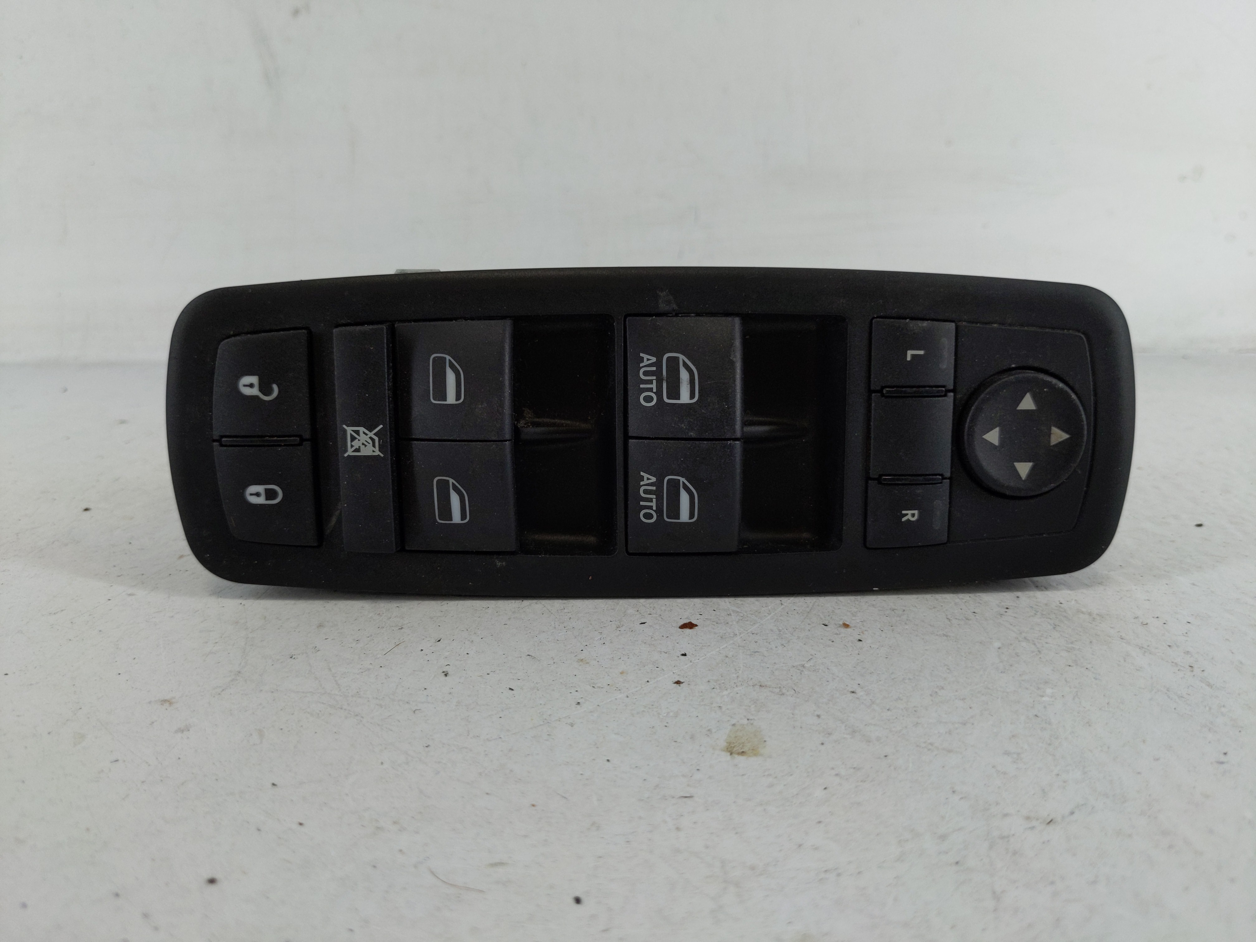 2011-2014 Chrysler 300 Driver Left Door Master Power Window Switch 1166547 - Oemusedautoparts1.com