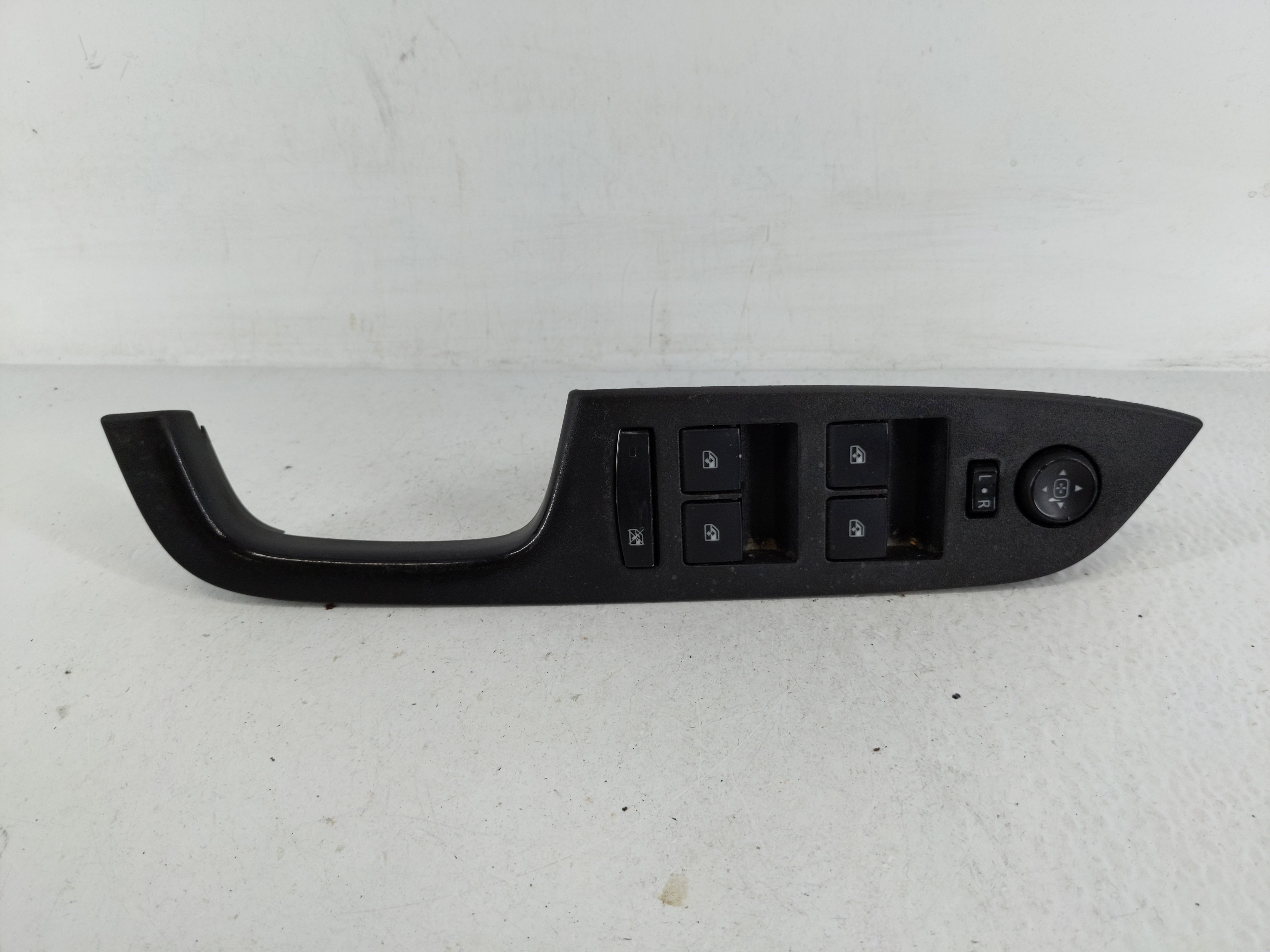 2010-2017 Chevrolet Equinox Driver Left Door Master Power Window Switch 1166553 - Oemusedautoparts1.com