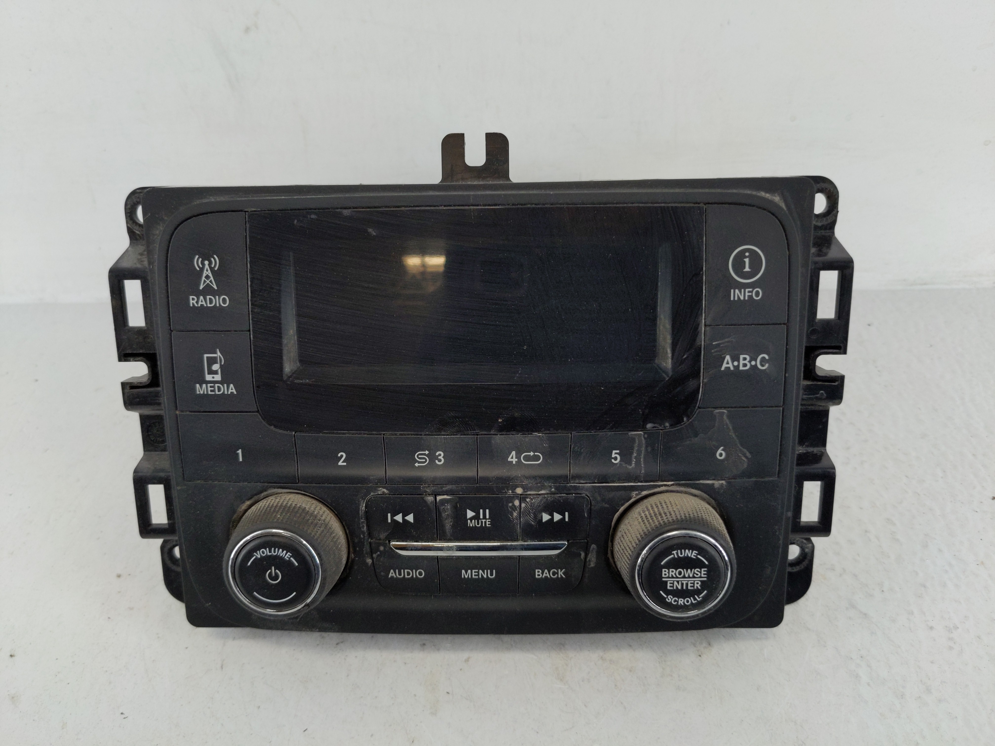 Dodge Ram 1500 Am Fm Cd Player Radio Receiver 1166597 - Oemusedautoparts1.com