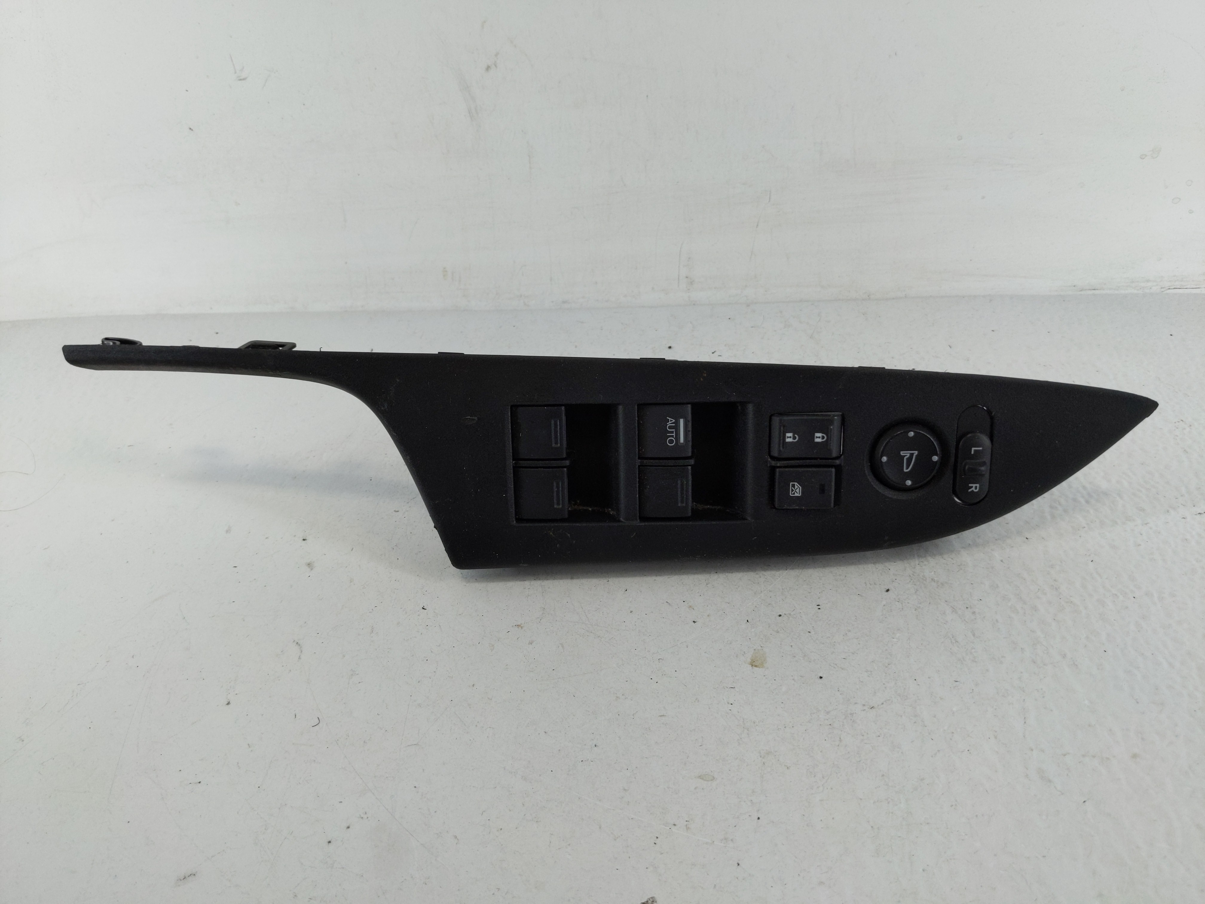 2013-2017 Honda Accord Driver Left Door Master Power Window Switch 1166654 - Oemusedautoparts1.com