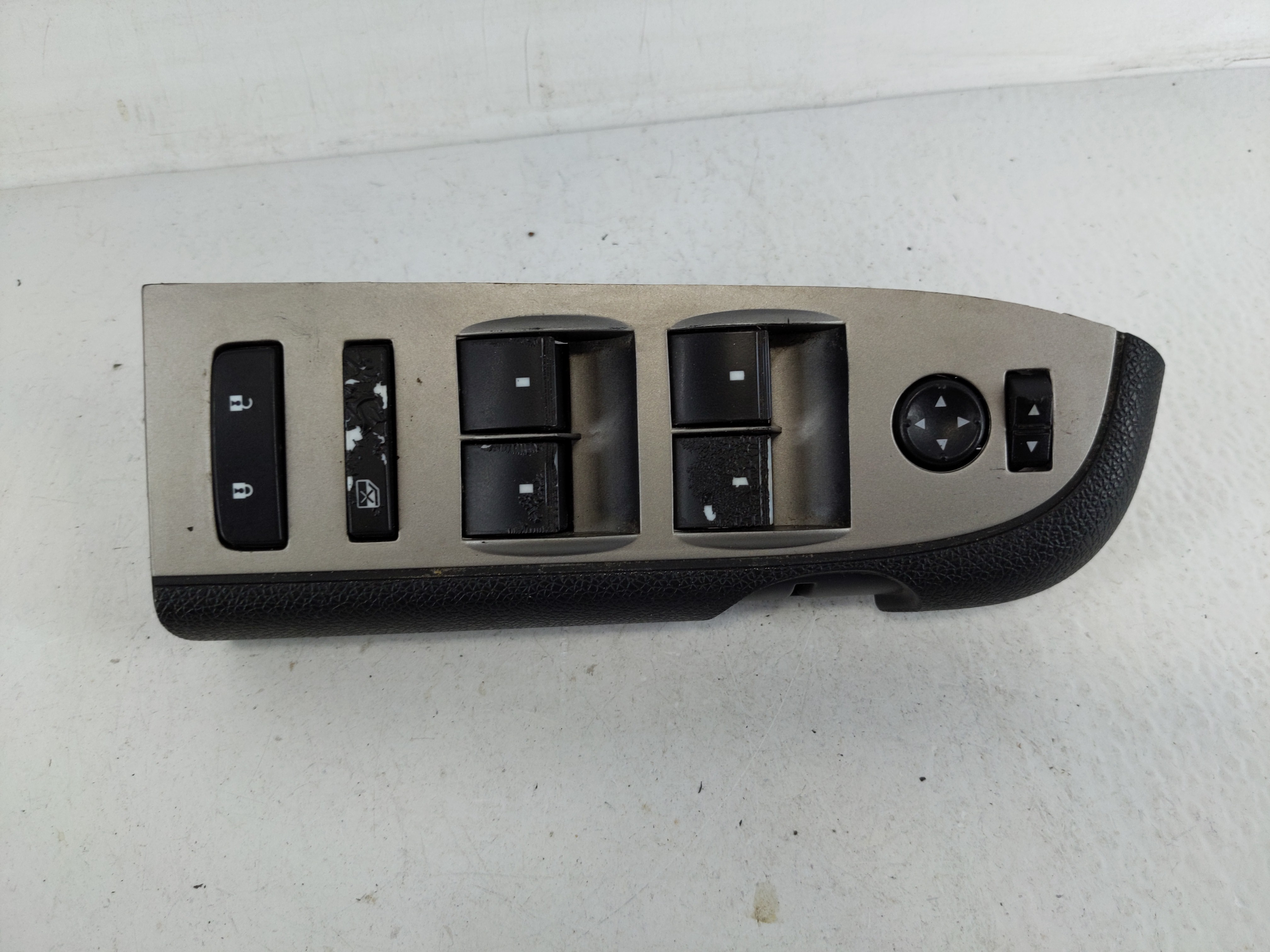 2007-2013 Gmc Sierra 1500 Driver Left Door Master Power Window Switch 1166675 - Oemusedautoparts1.com