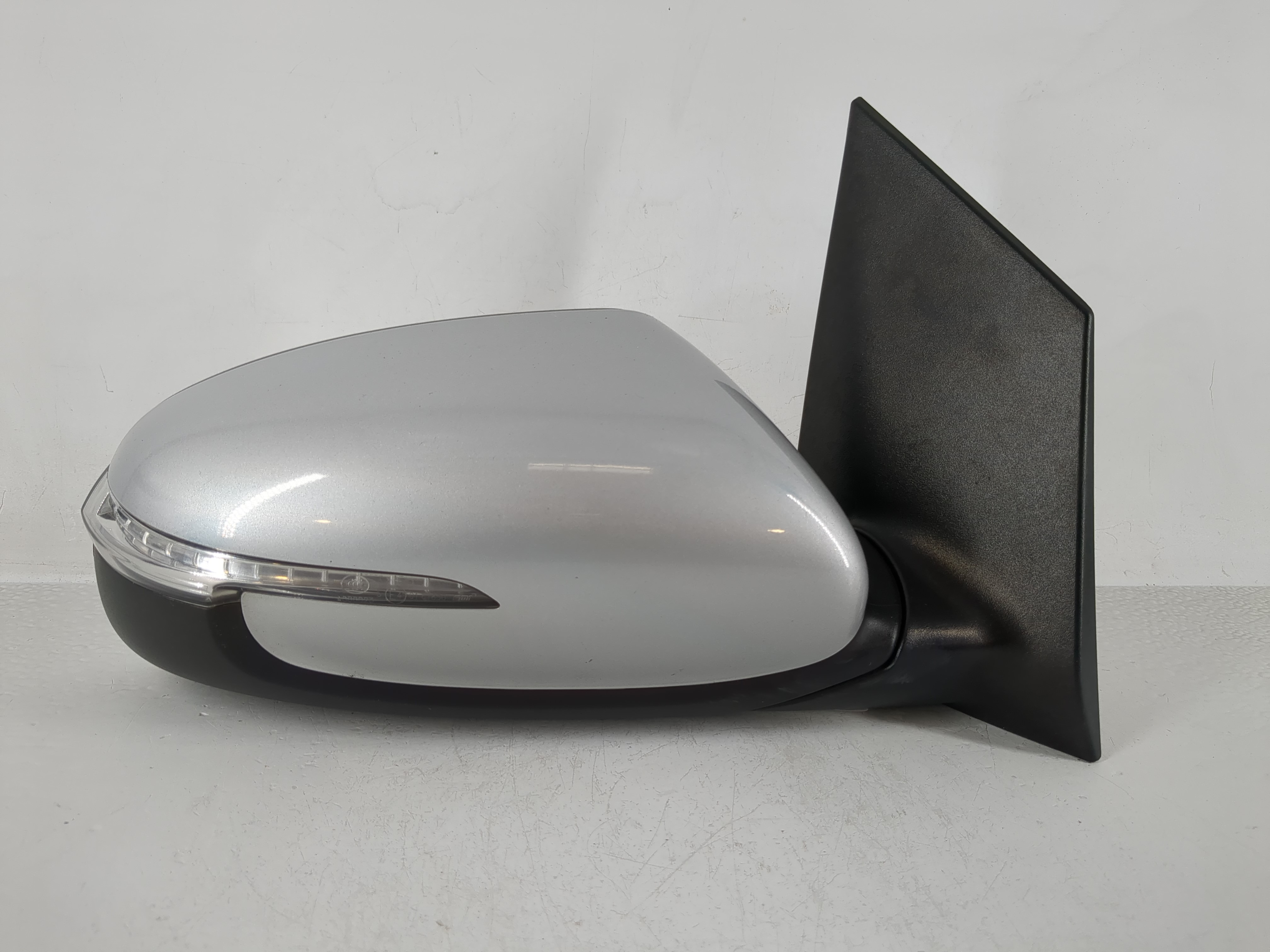 Picture of Kia Forte Passenger Right Side View Power Door Mirror Silver 1166741