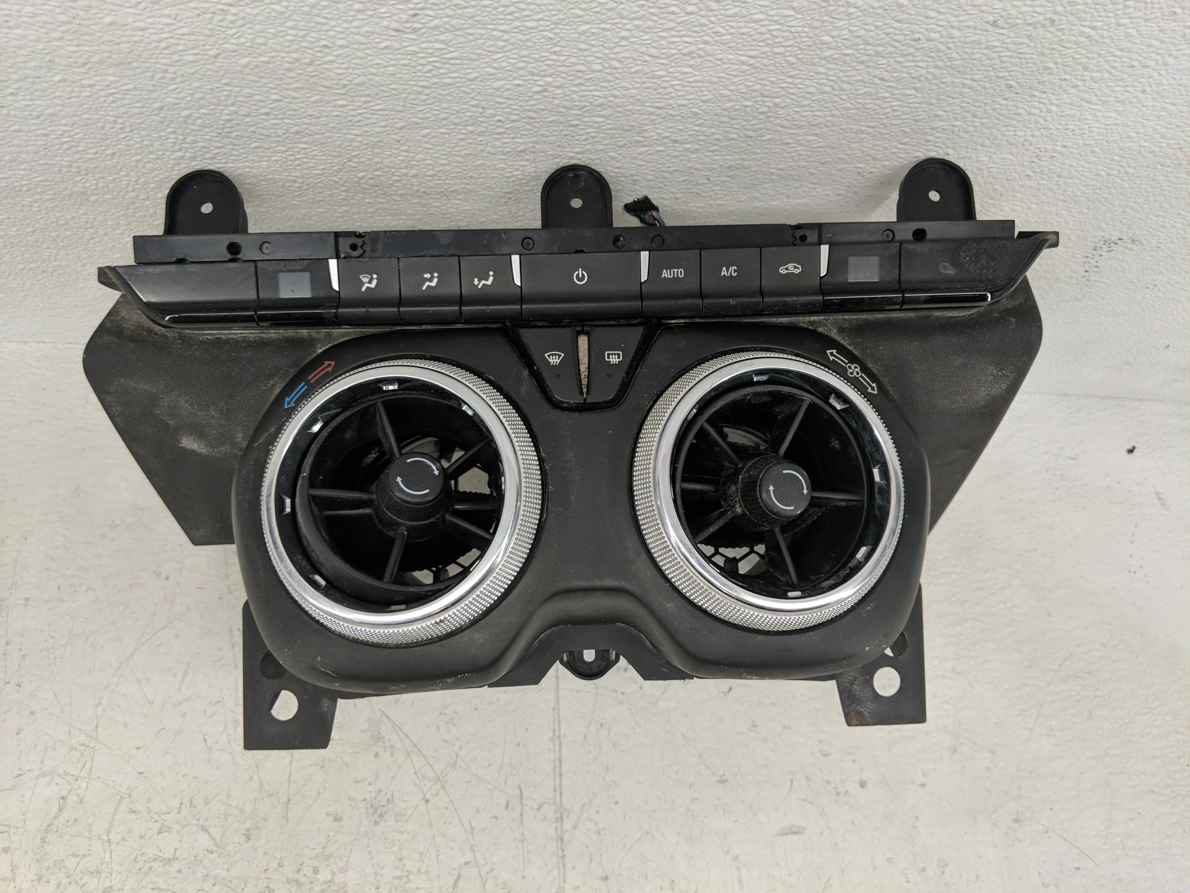 Picture of 2018-2021 Chevrolet Camaro Ac Heater Climate Control Temperature Oem 1166755