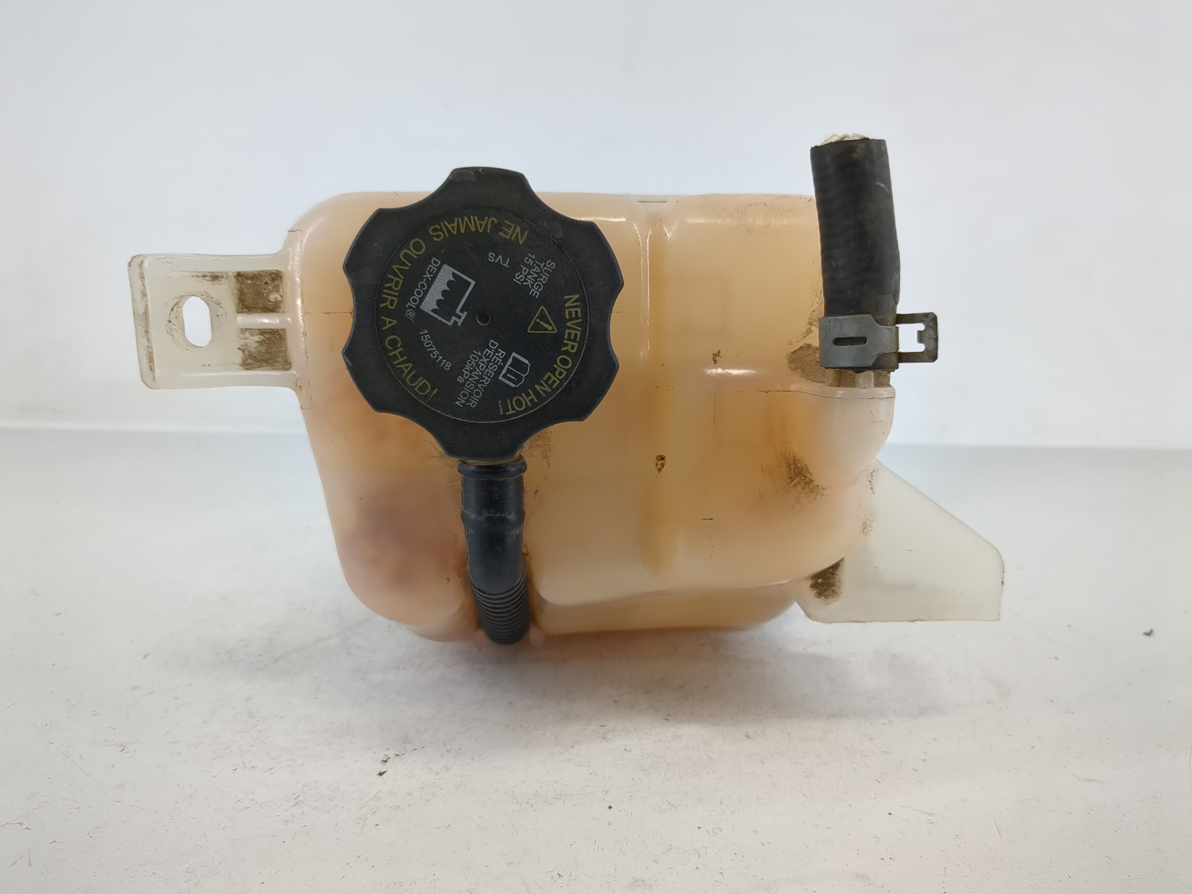 Picture of Saturn Vue Windshield Washer Fluid Reservoir Bottle Oem 1166768