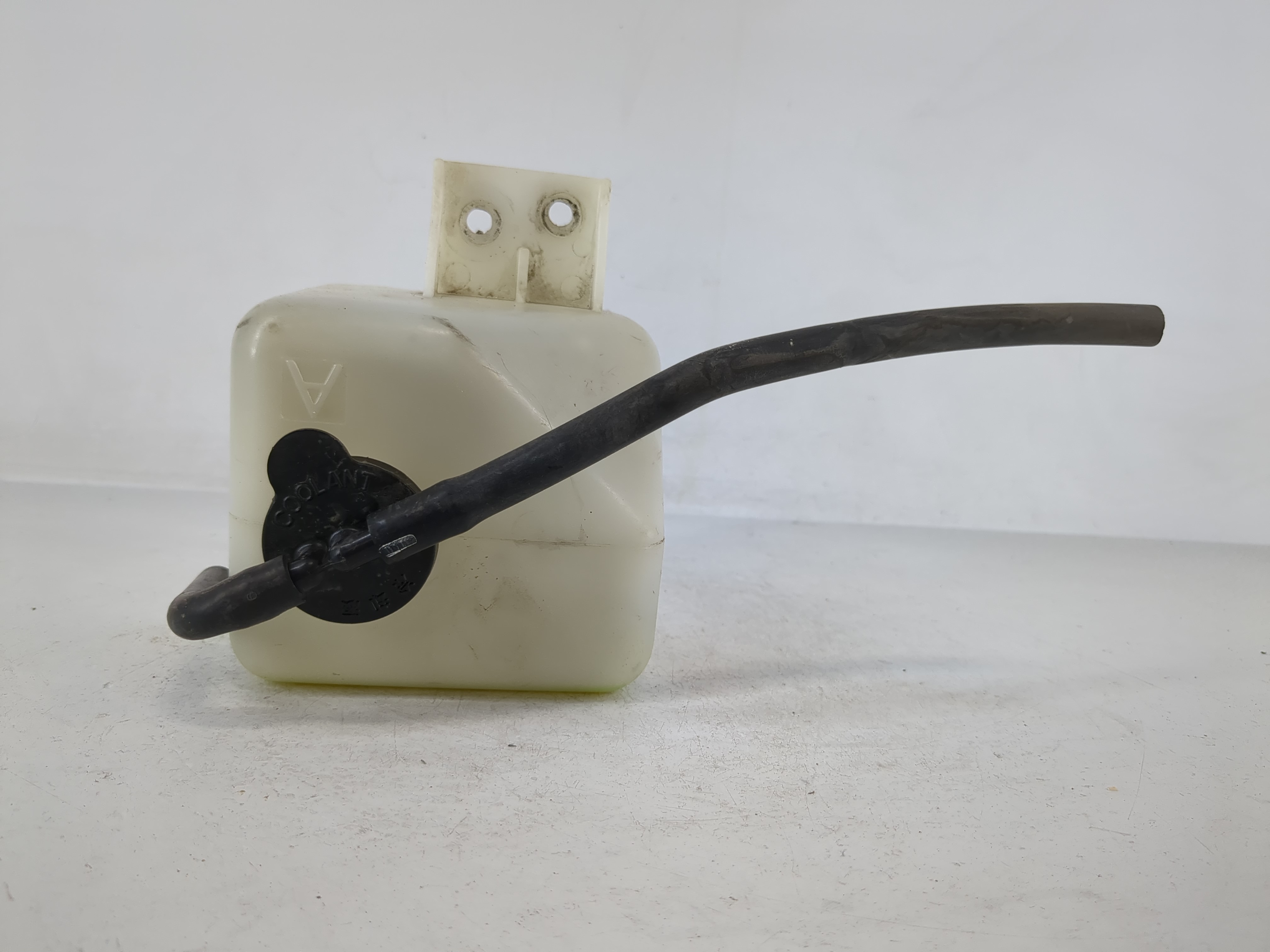 Lexus Gs350 Windshield Washer Fluid Reservoir Bottle Oem 1166769 - Oemusedautoparts1.com