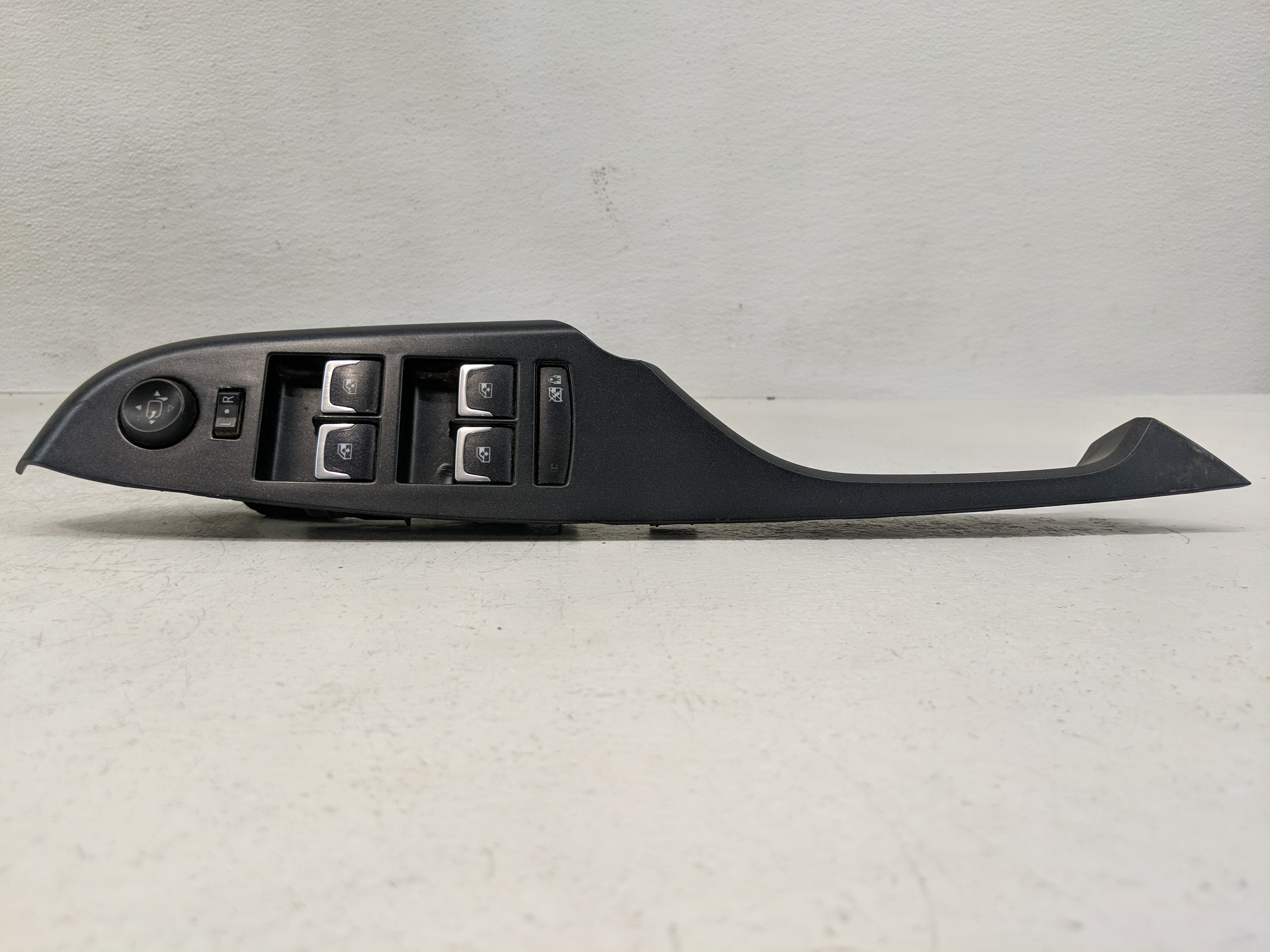 2015-2016 Cadillac Srx Driver Left Door Master Power Window Switch 1166800 - Oemusedautoparts1.com