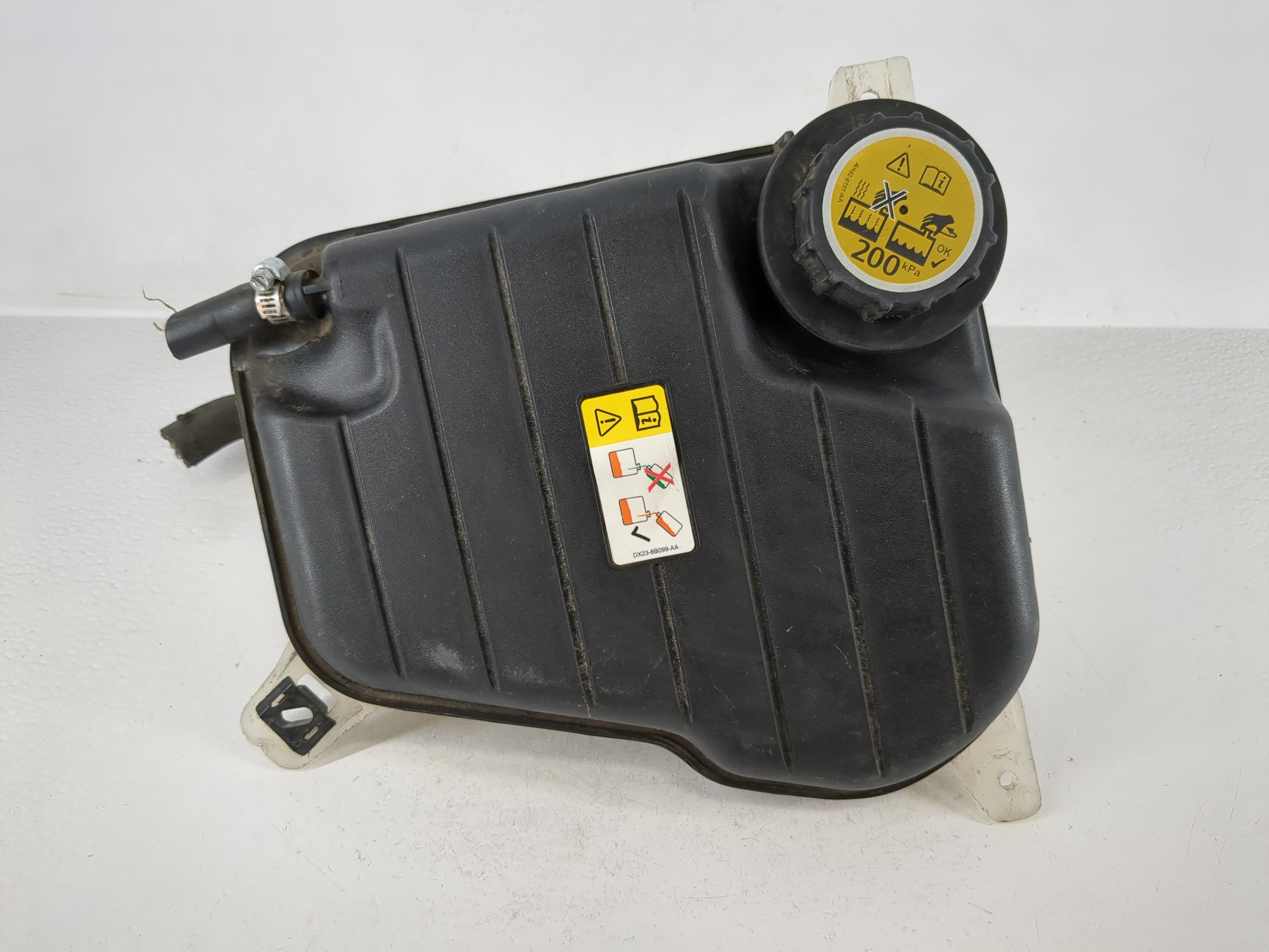 2010-2015 Jaguar Xf Radiator Coolant Overflow Expansion Tank Bottle 1166844 - Oemusedautoparts1.com
