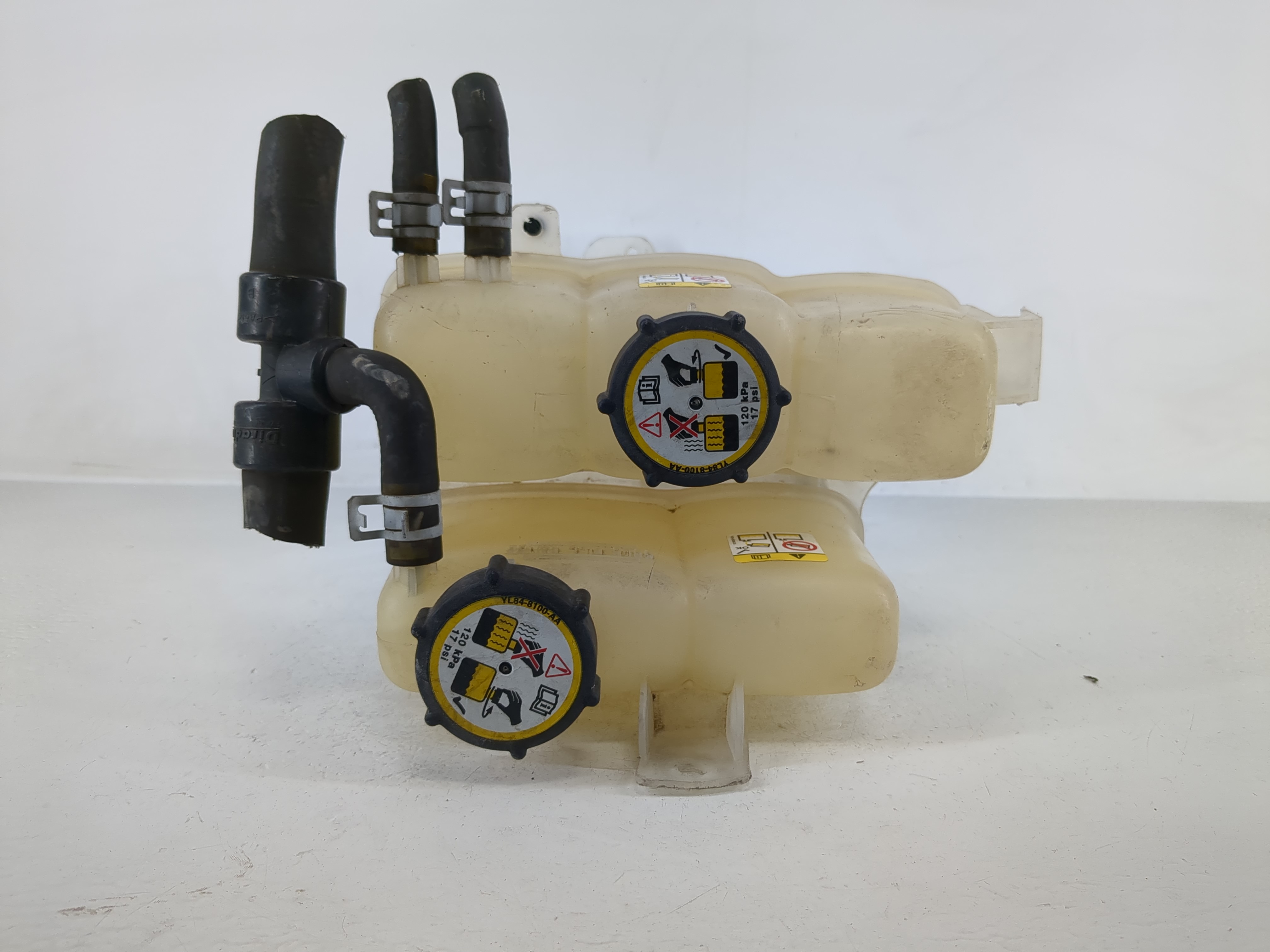 Ford Escape Windshield Washer Fluid Reservoir Bottle Oem 1166856 - Oemusedautoparts1.com