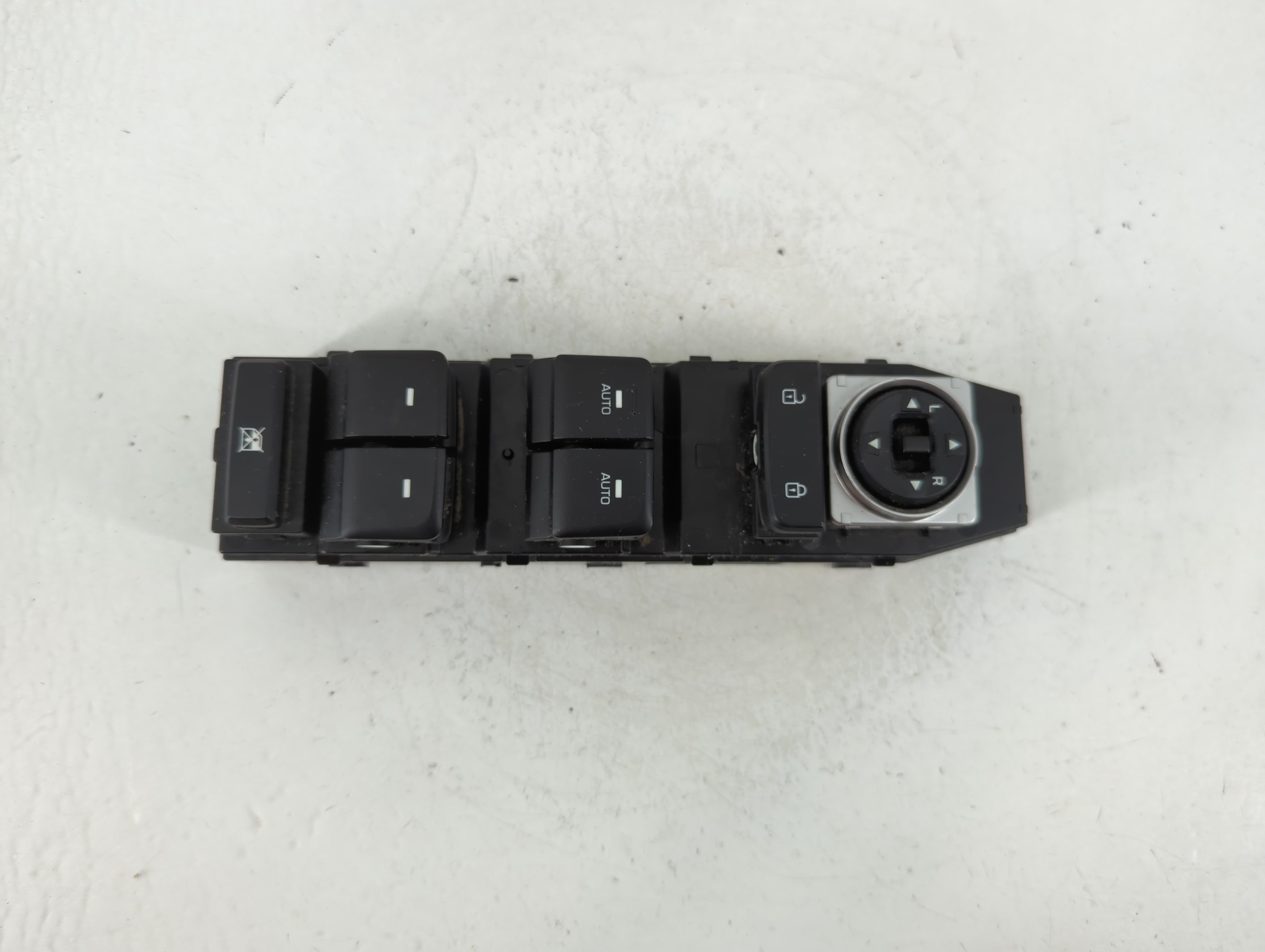 Picture of 2018-2019 Hyundai Sonata Driver Left Door Master Power Window Switch 1166891