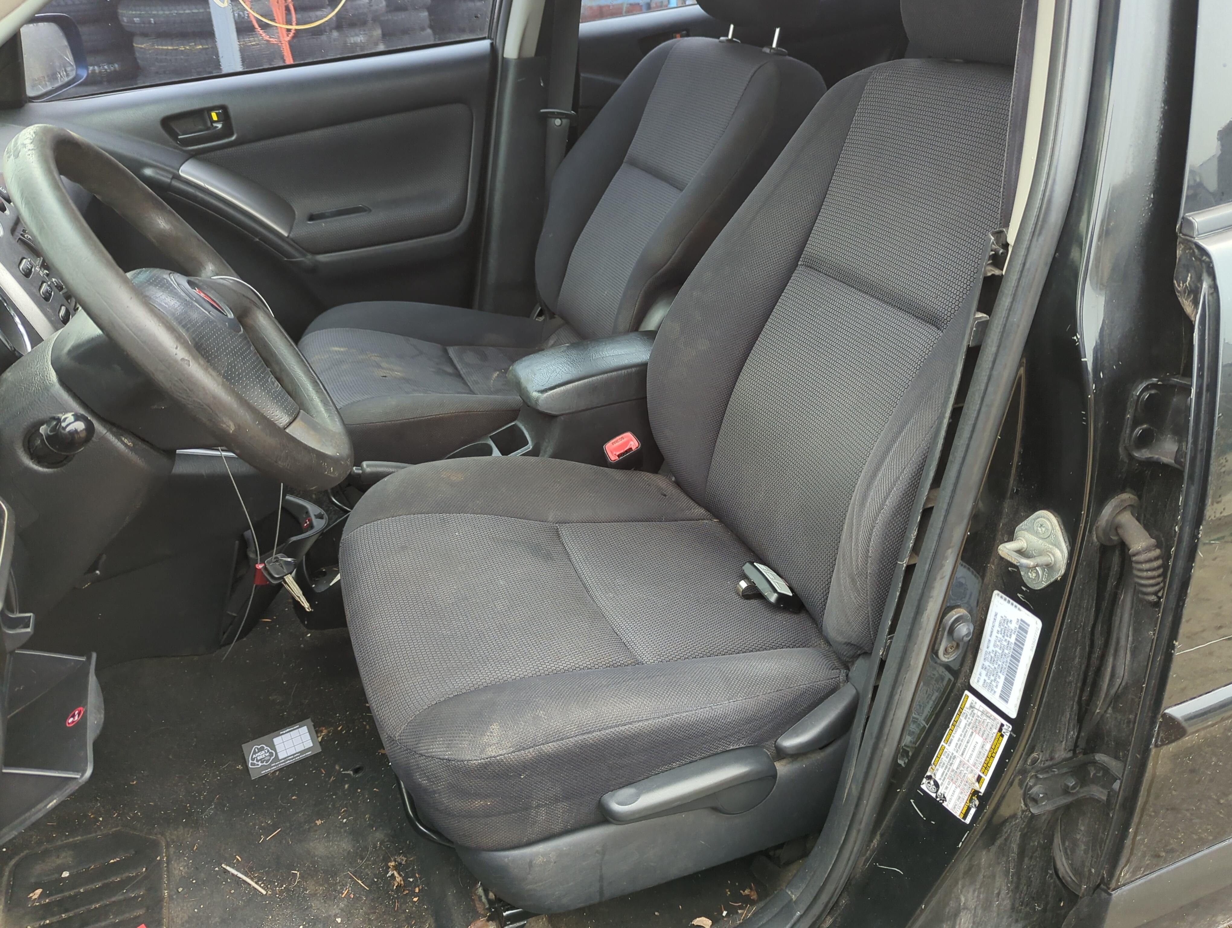 2005-2007 Pontiac Vibe Driver Front Seat Oem 1167655 - Oemusedautoparts1.com