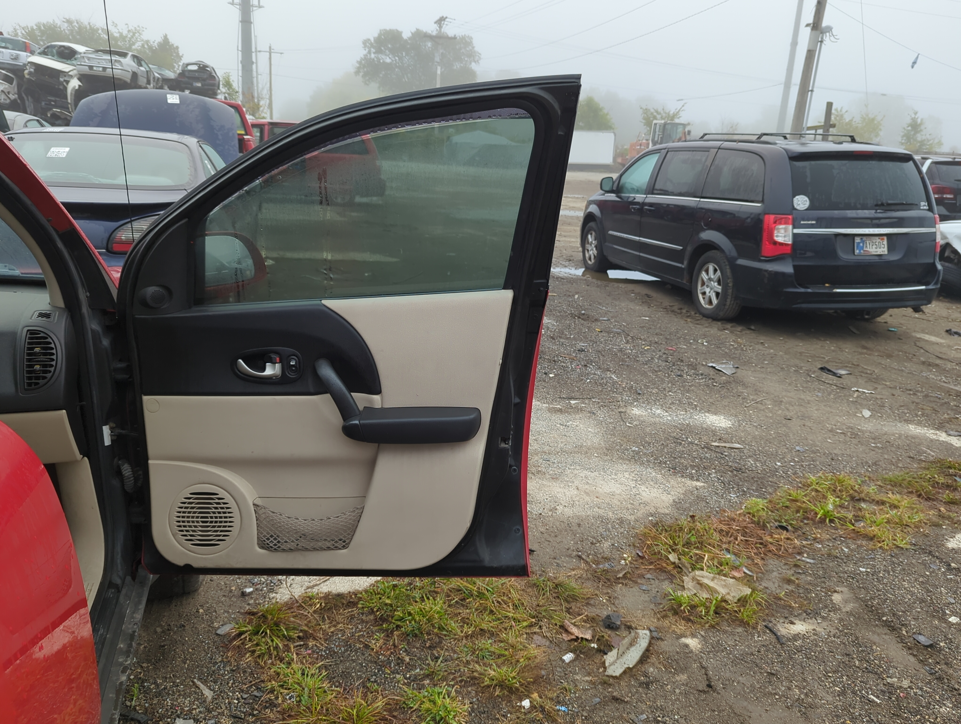 2005 Saturn Vue Front Right Passenger Interior Door Panel Trim 1167741 - Oemusedautoparts1.com