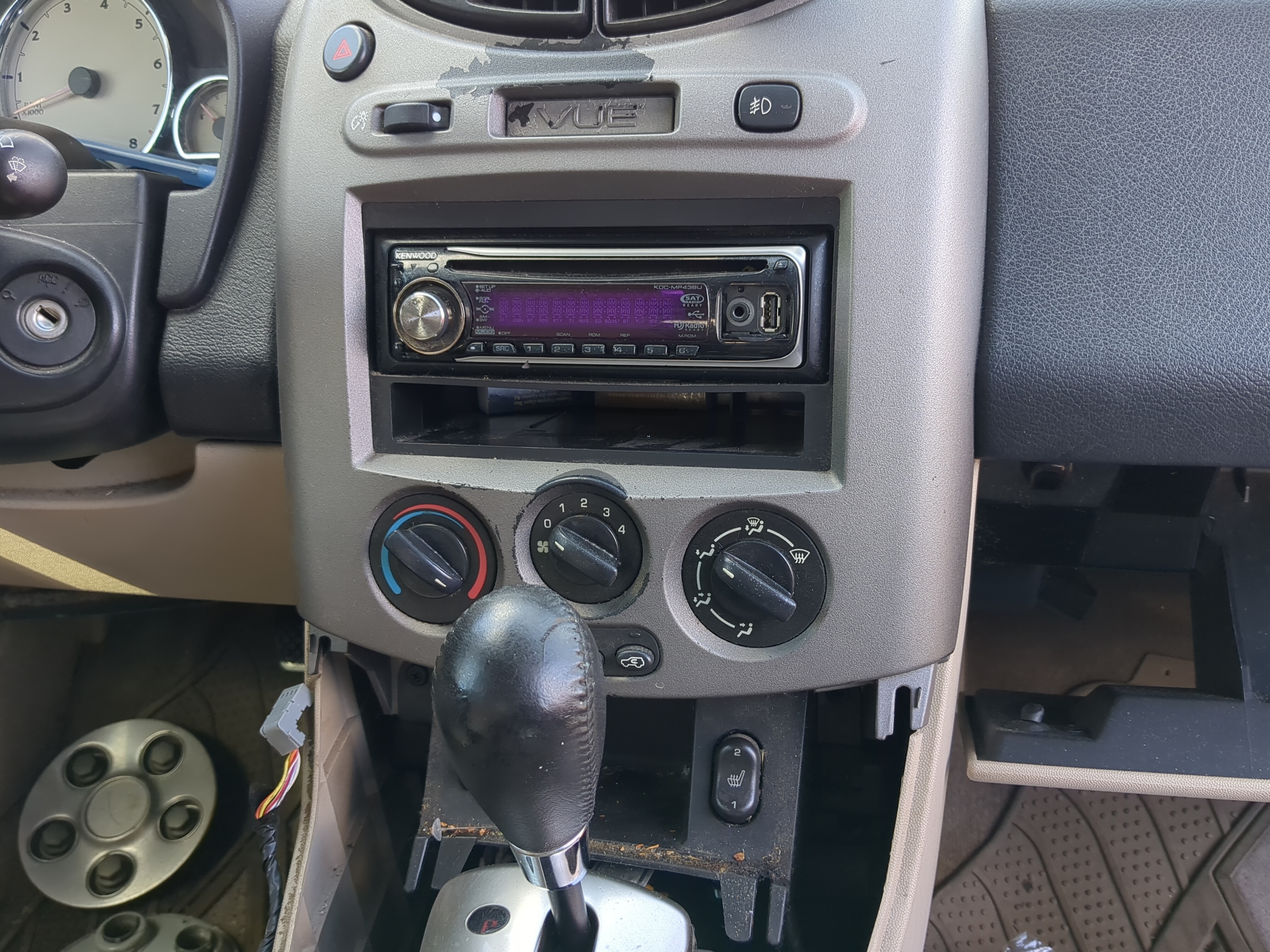 2004-2005 Saturn Vue Ac Heater Climate Control 1167784 - Oemusedautoparts1.com