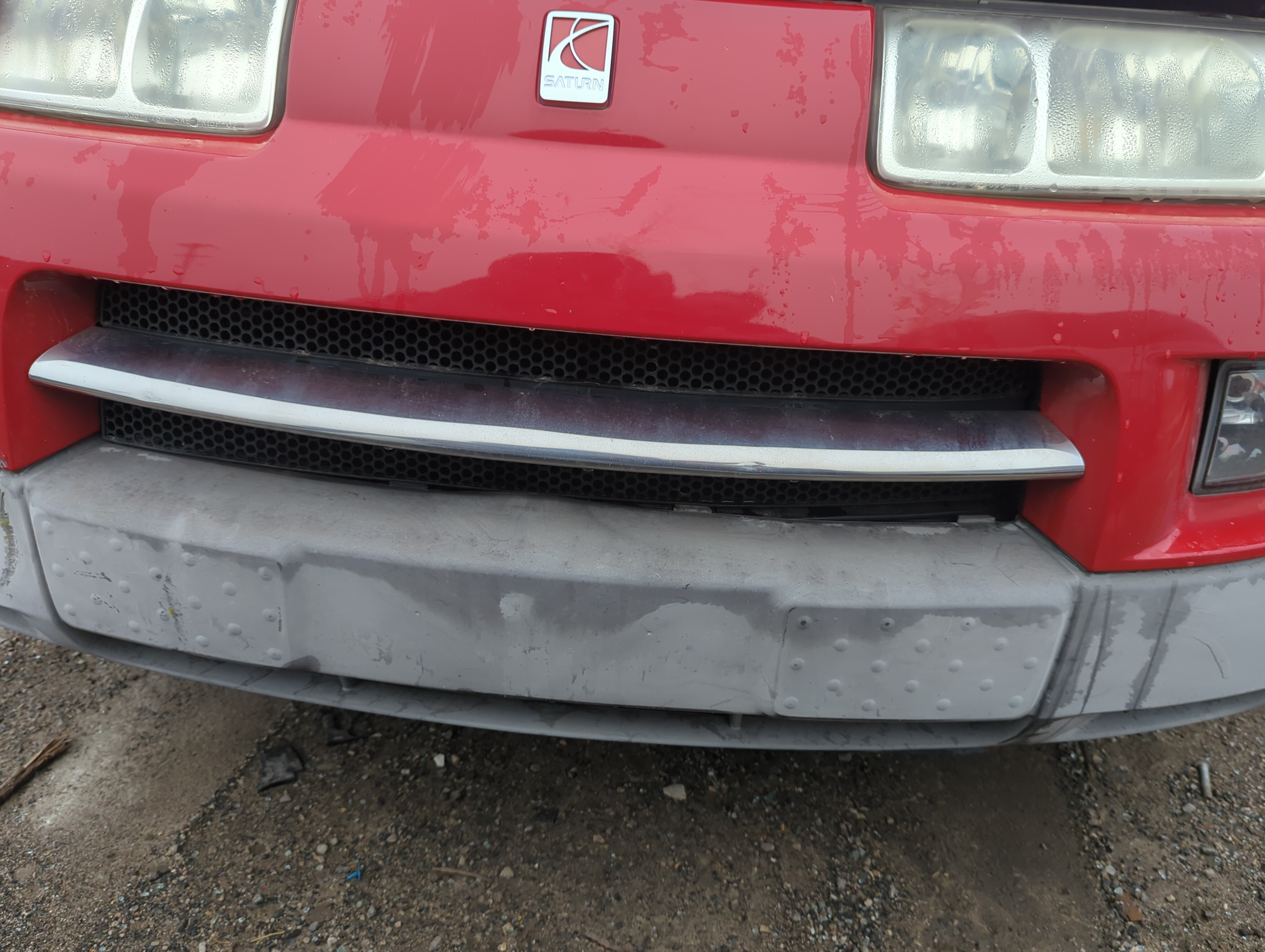 2002-2005 Saturn Vue Front Grille Bumper Not Included 1167864 - Oemusedautoparts1.com