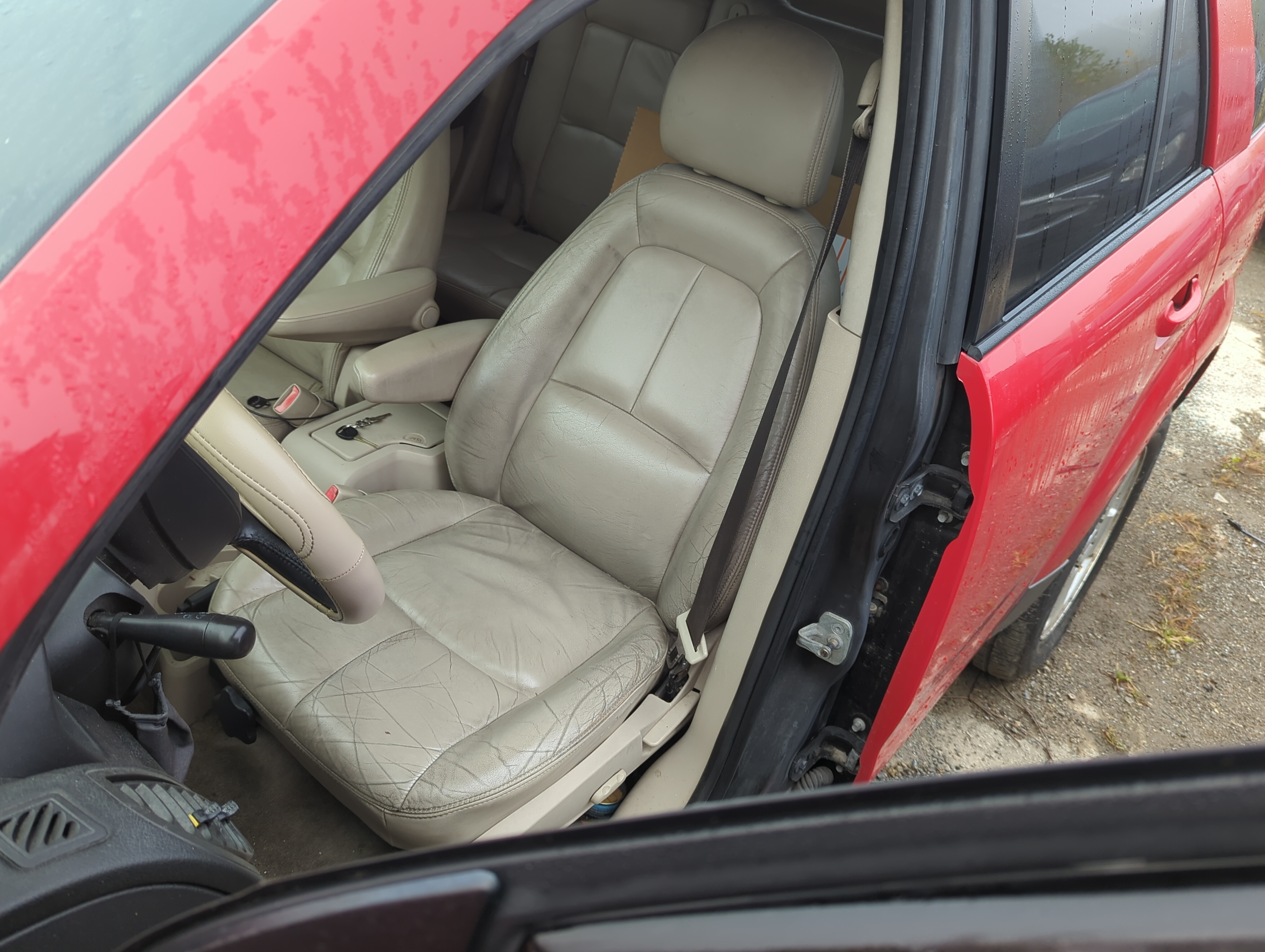 Picture of 2004-2005 Saturn Vue Driver Front Seat Oem 1167897