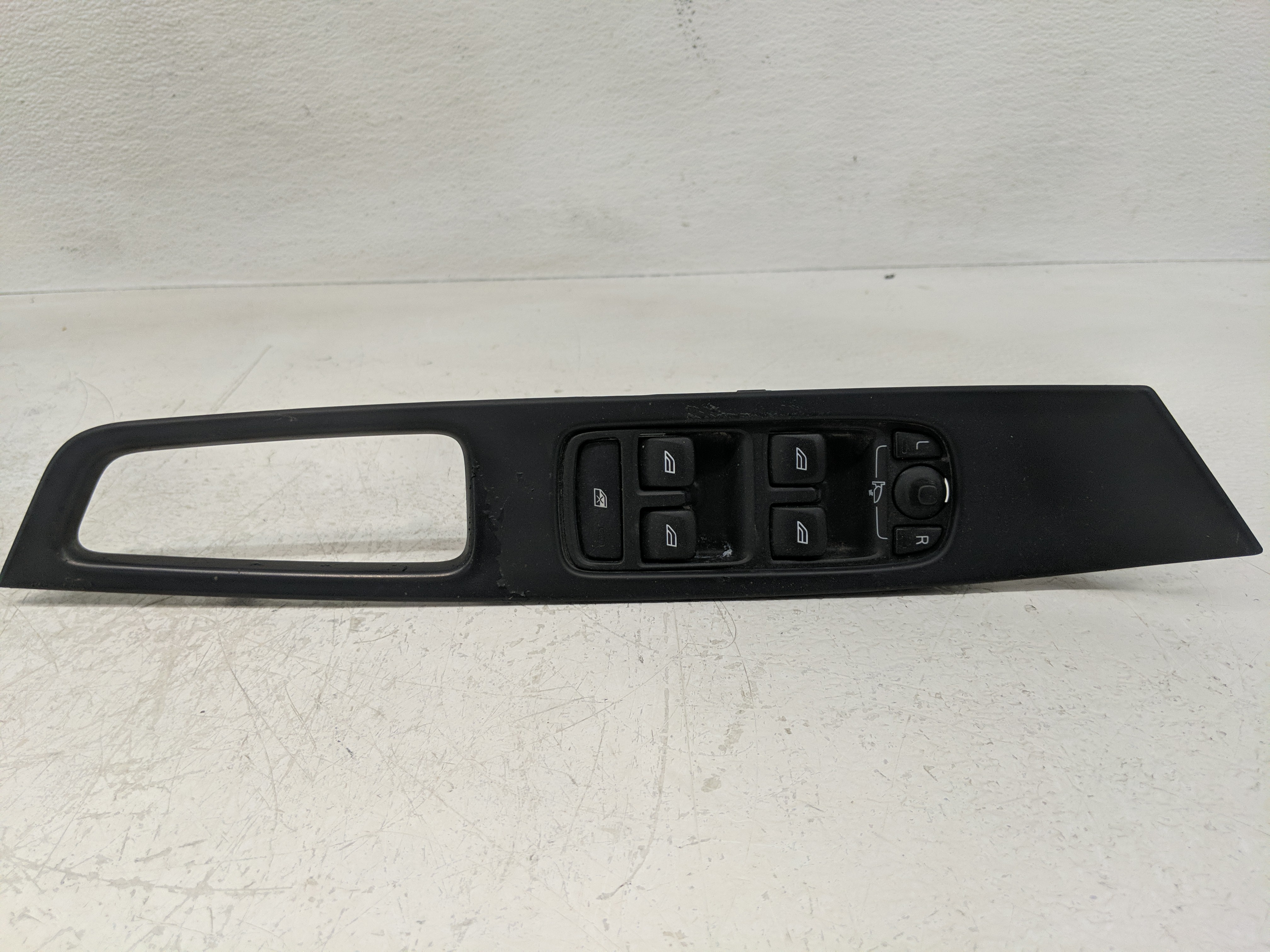Picture of 2014-2018 Volvo S60 Driver Left Door Master Power Window Switch 1168095