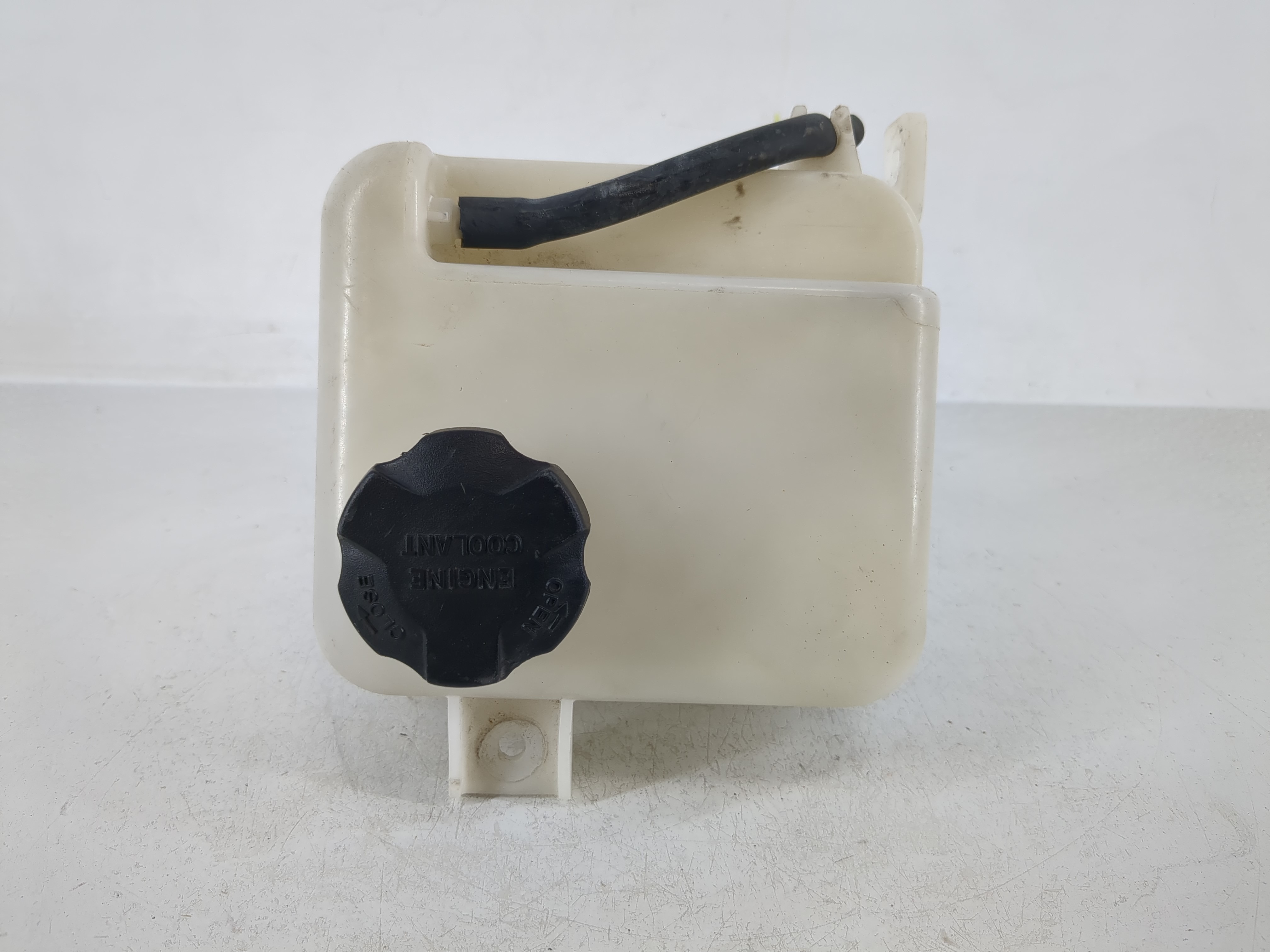 2011-2013 Kia Sportage Radiator Coolant Overflow Expansion Tank Bottle 1168113 - Oemusedautoparts1.com