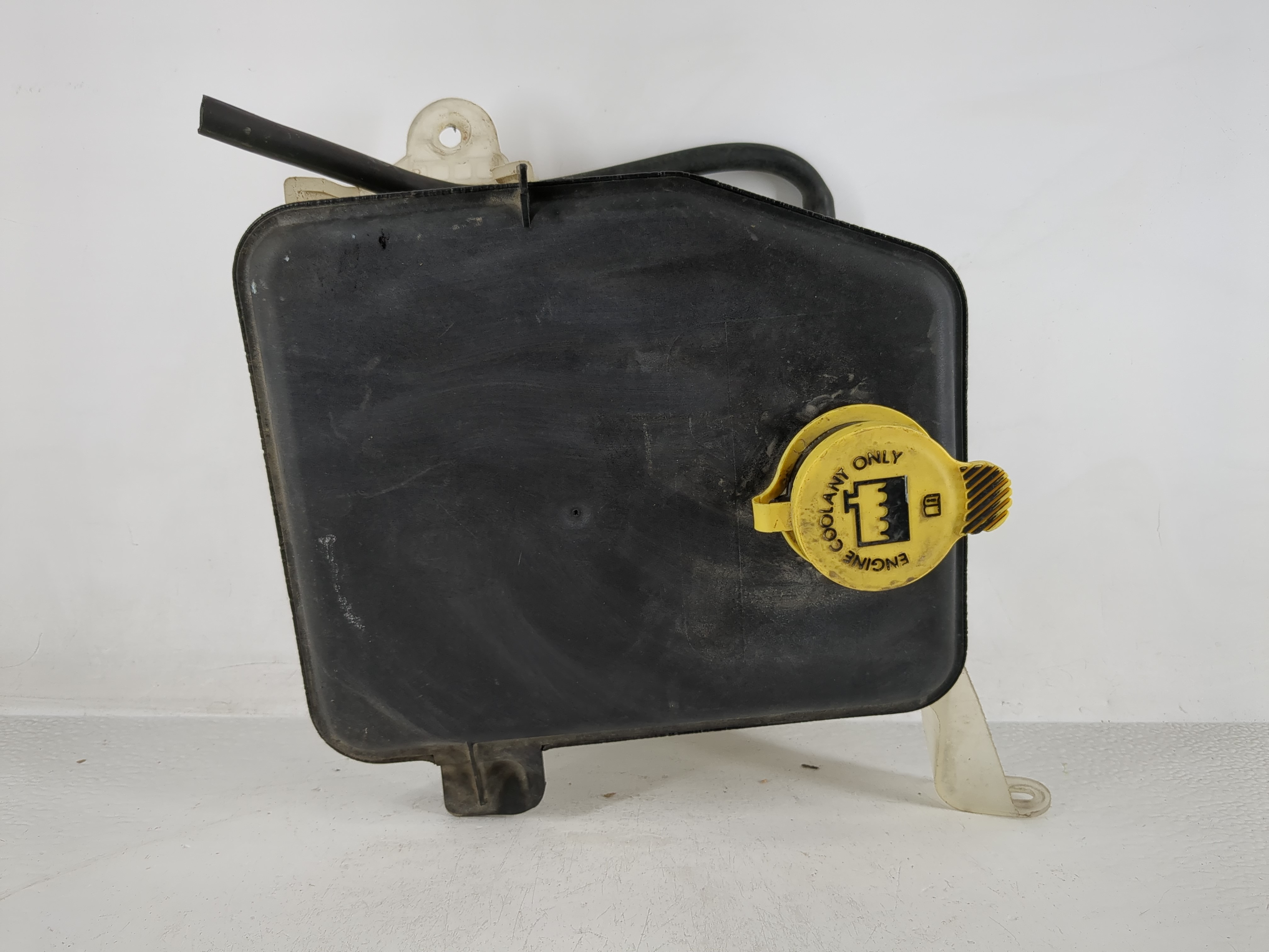 2005 Jeep Grand Cherokee Radiator Coolant Overflow Expansion Tank Bottle 1168125 - Oemusedautoparts1.com