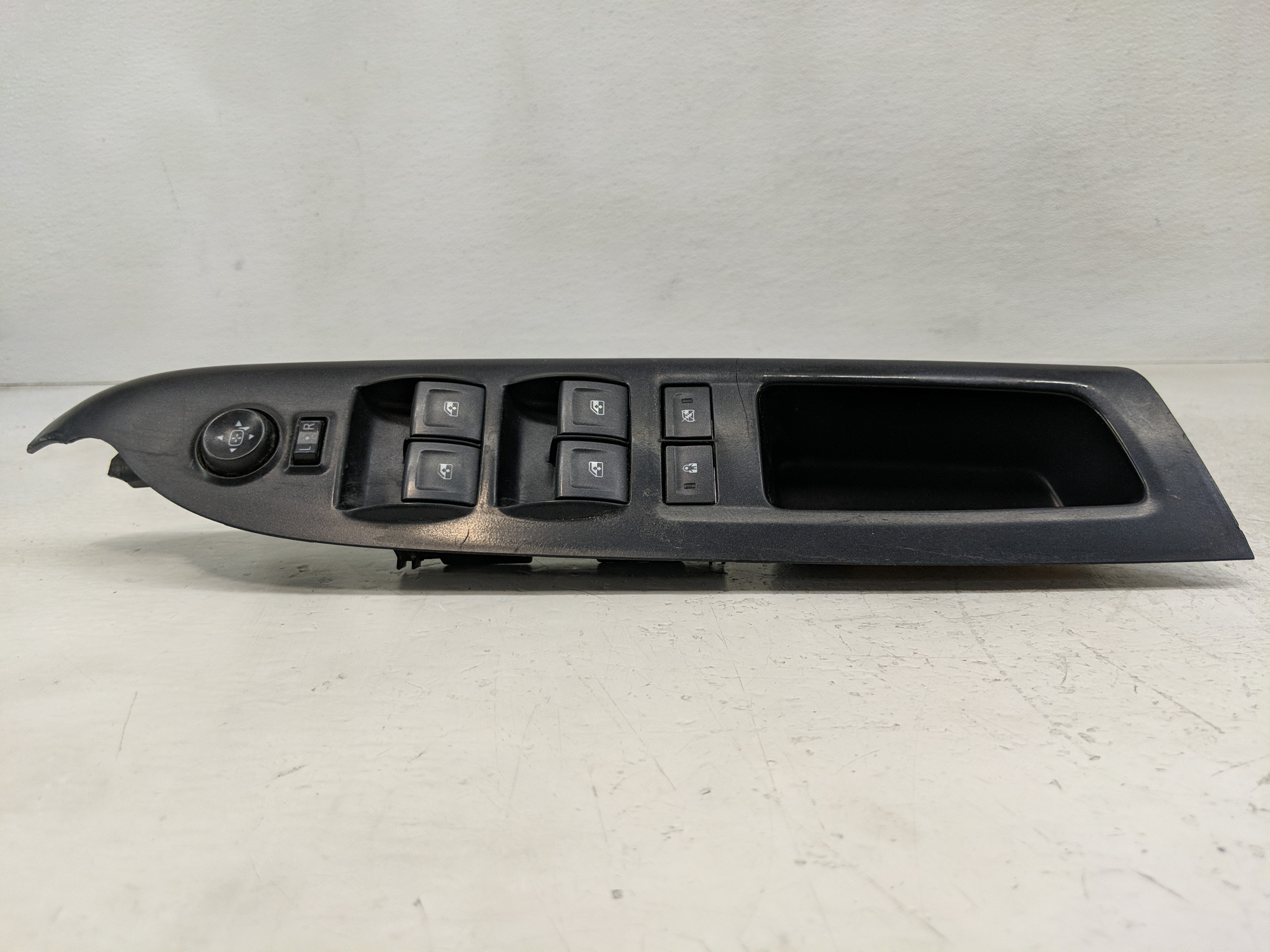 Picture of 2014 Chevrolet Silverado 1500 Driver Left Door Master Power Window Switch 1168170