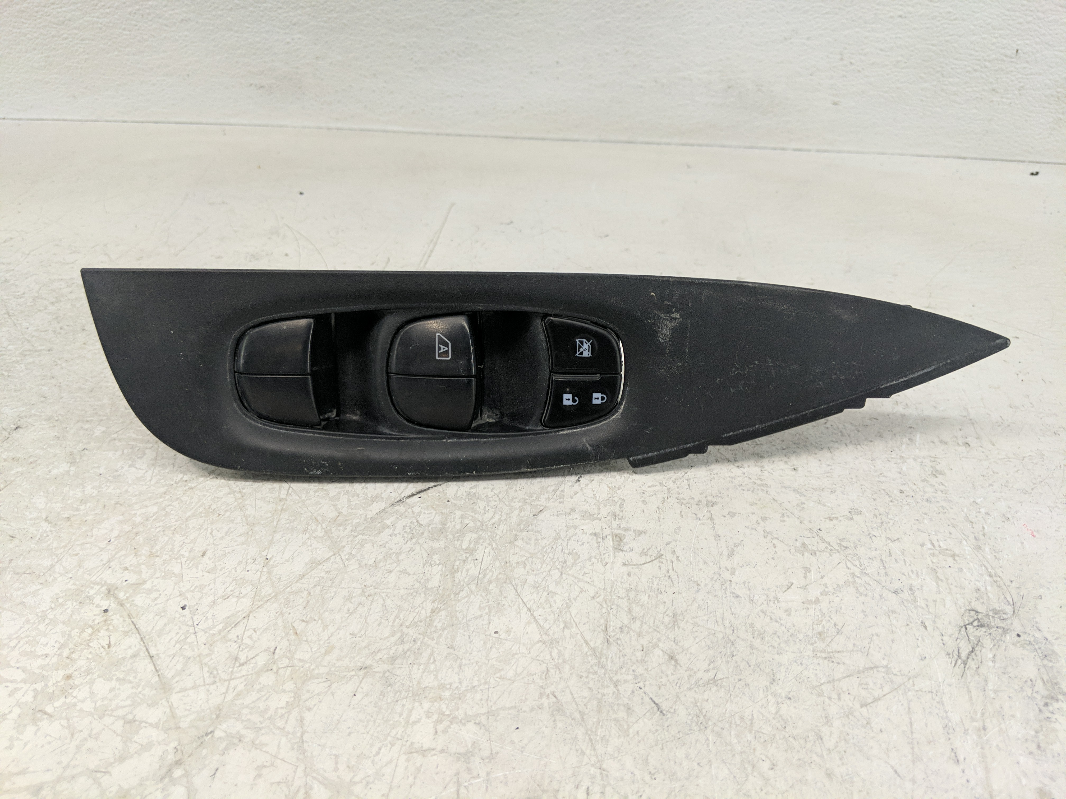 2016-2020 Nissan Rogue Driver Left Door Master Power Window Switch 1168175 - Oemusedautoparts1.com