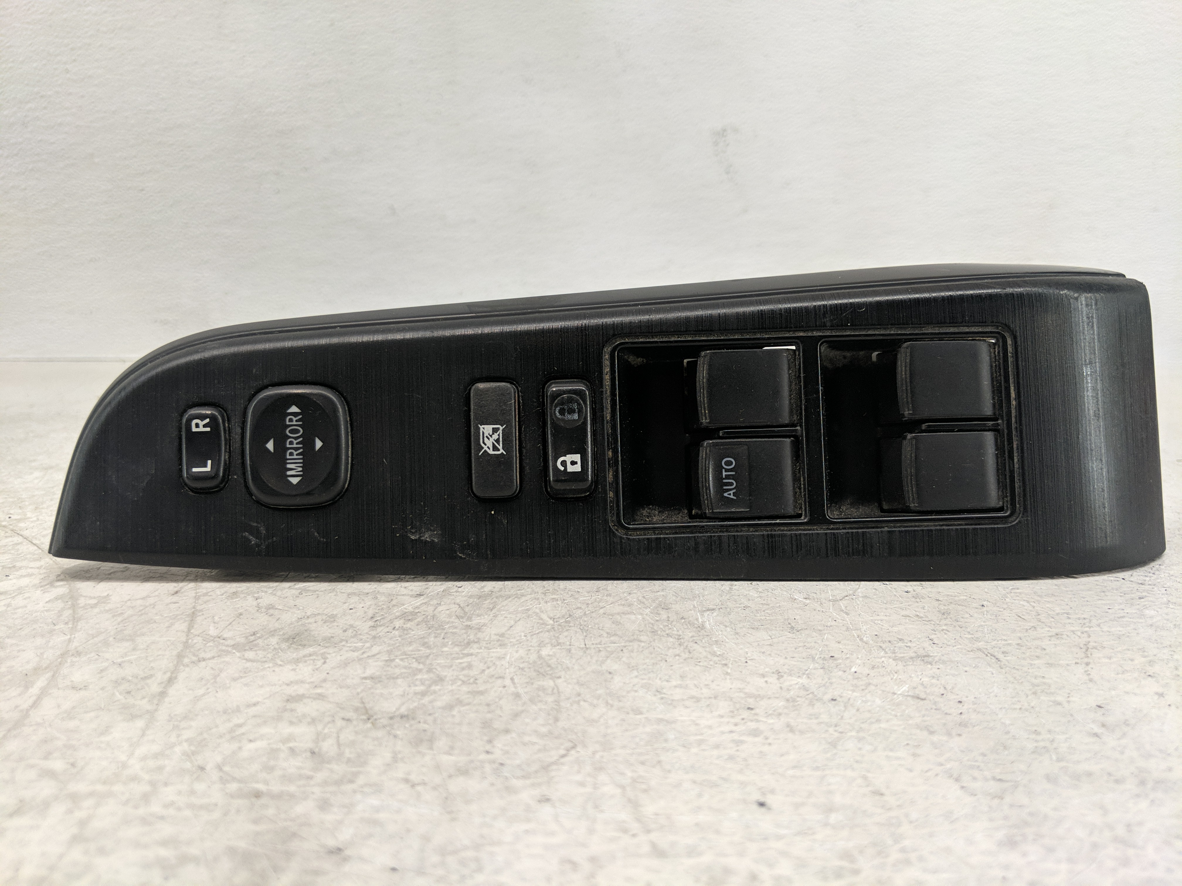 Picture of 2020 Chevrolet Traverse Driver Left Door Master Power Window Switch 1168176