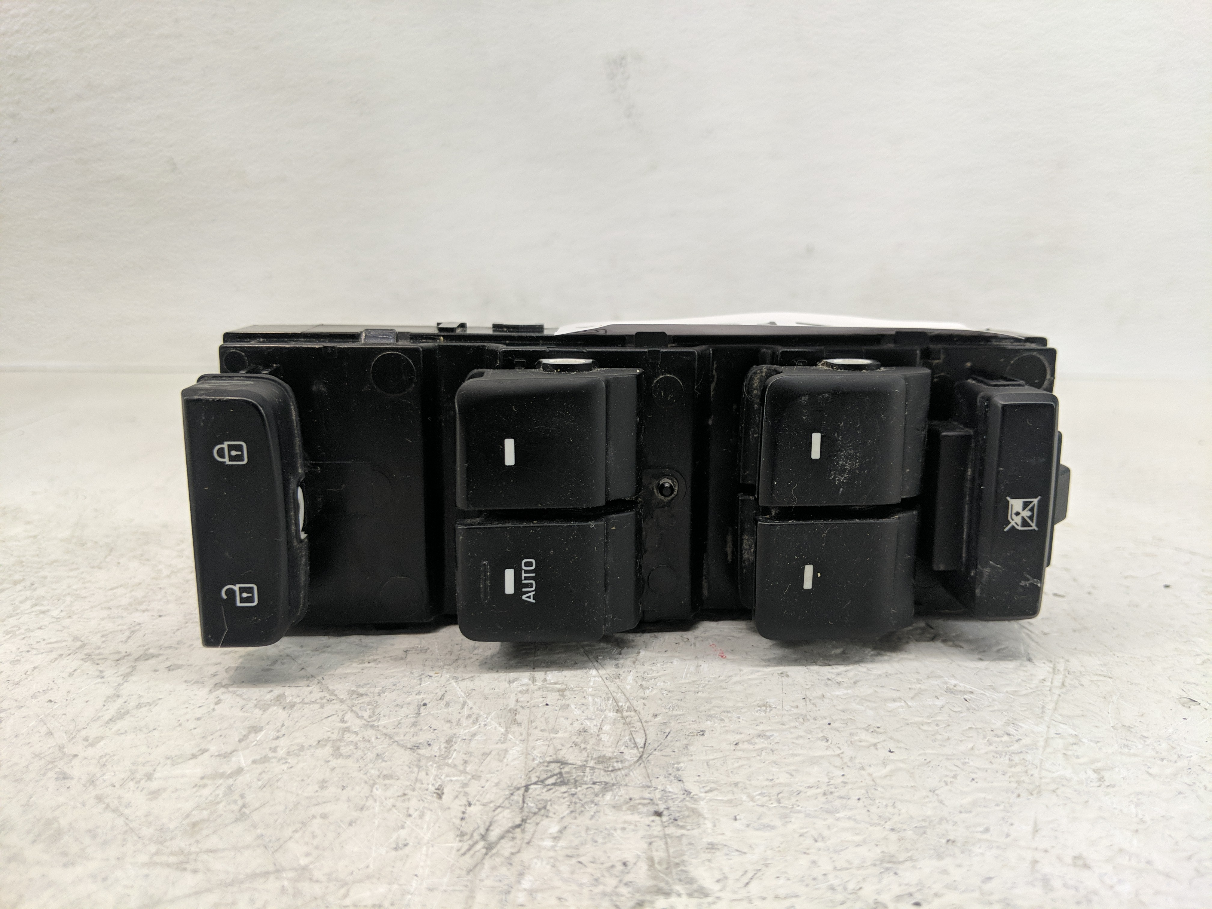 Picture of 2015-2019 Hyundai Sonata Driver Left Door Master Power Window Switch 1168179