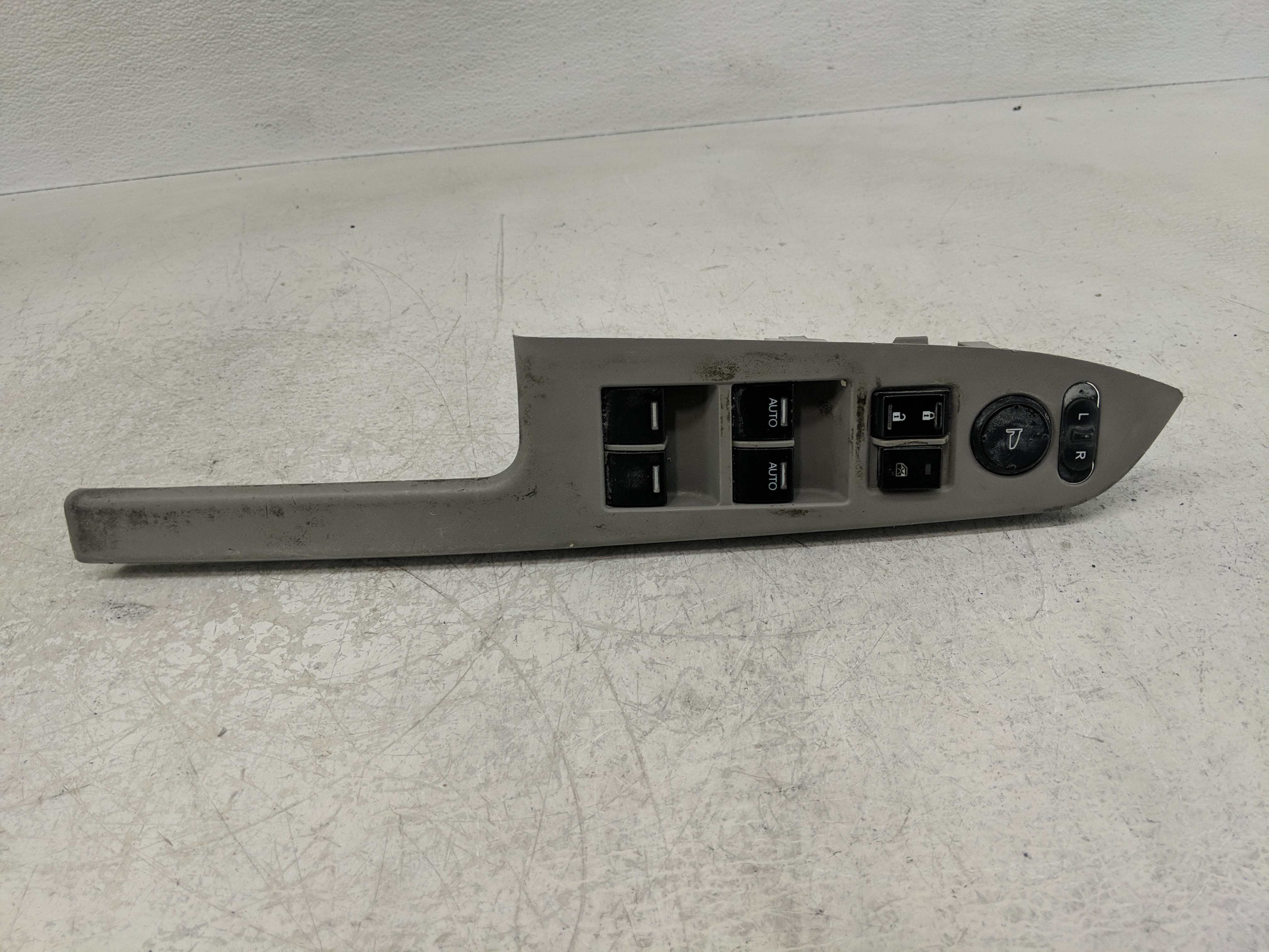Picture of 2009-2011 Honda Pilot Driver Left Door Master Power Window Switch 1168188