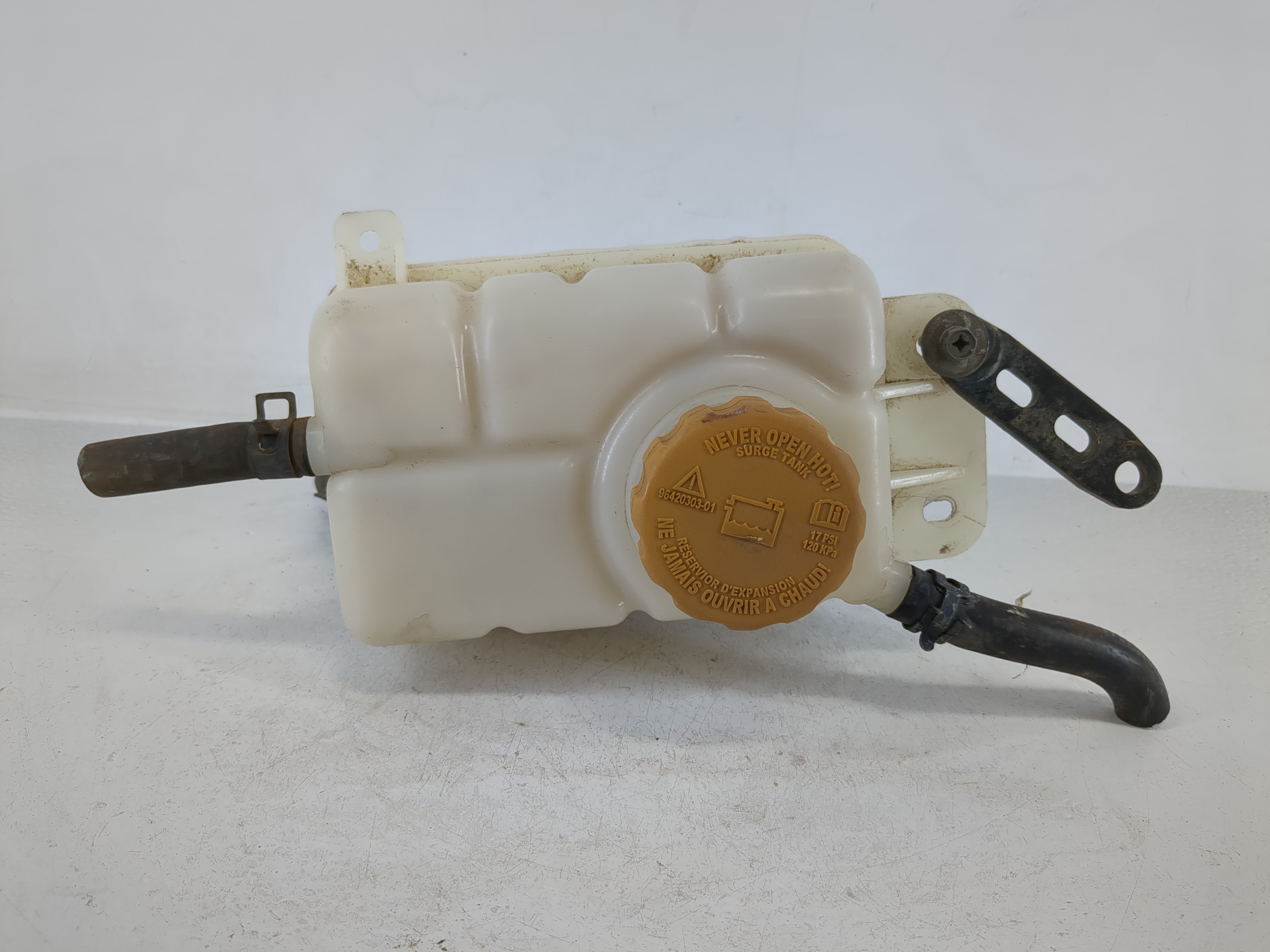 Suzuki Forenza Windshield Washer Fluid Reservoir Bottle Oem 1168191 - Oemusedautoparts1.com