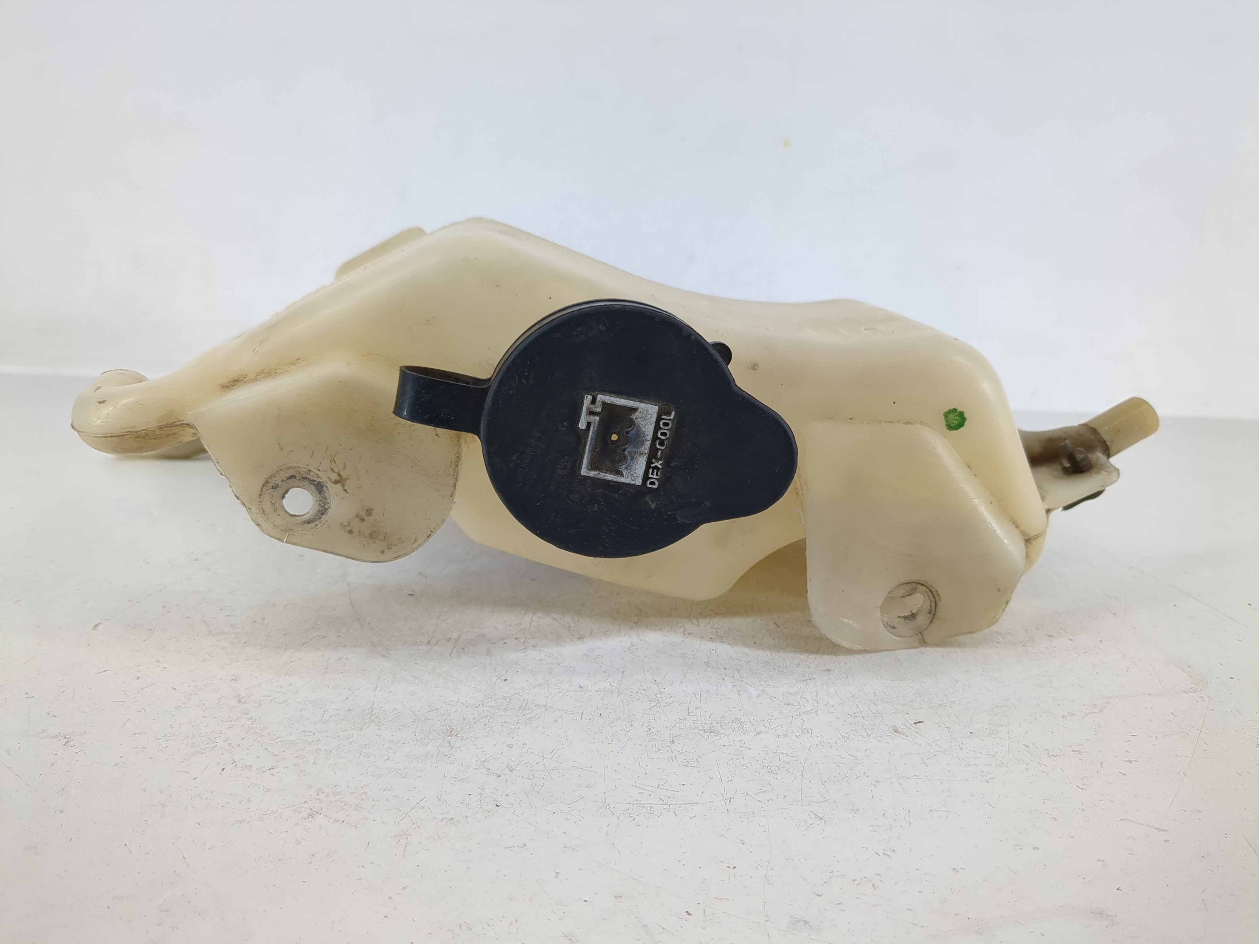 Picture of Chevrolet Traverse Windshield Washer Fluid Reservoir Bottle Oem 1168193