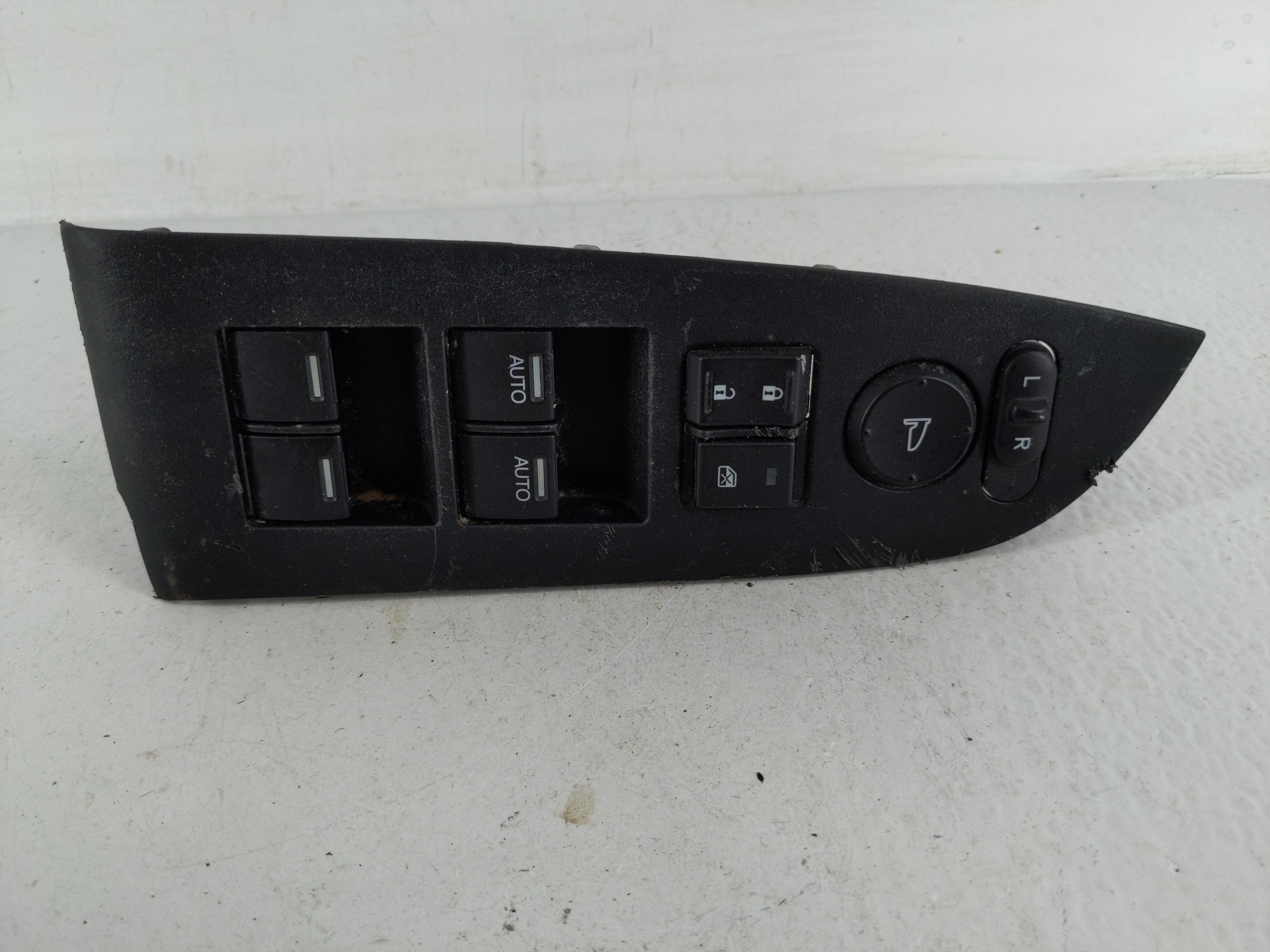 Picture of 2014-2017 Honda Odyssey Driver Left Door Master Power Window Switch 1168238