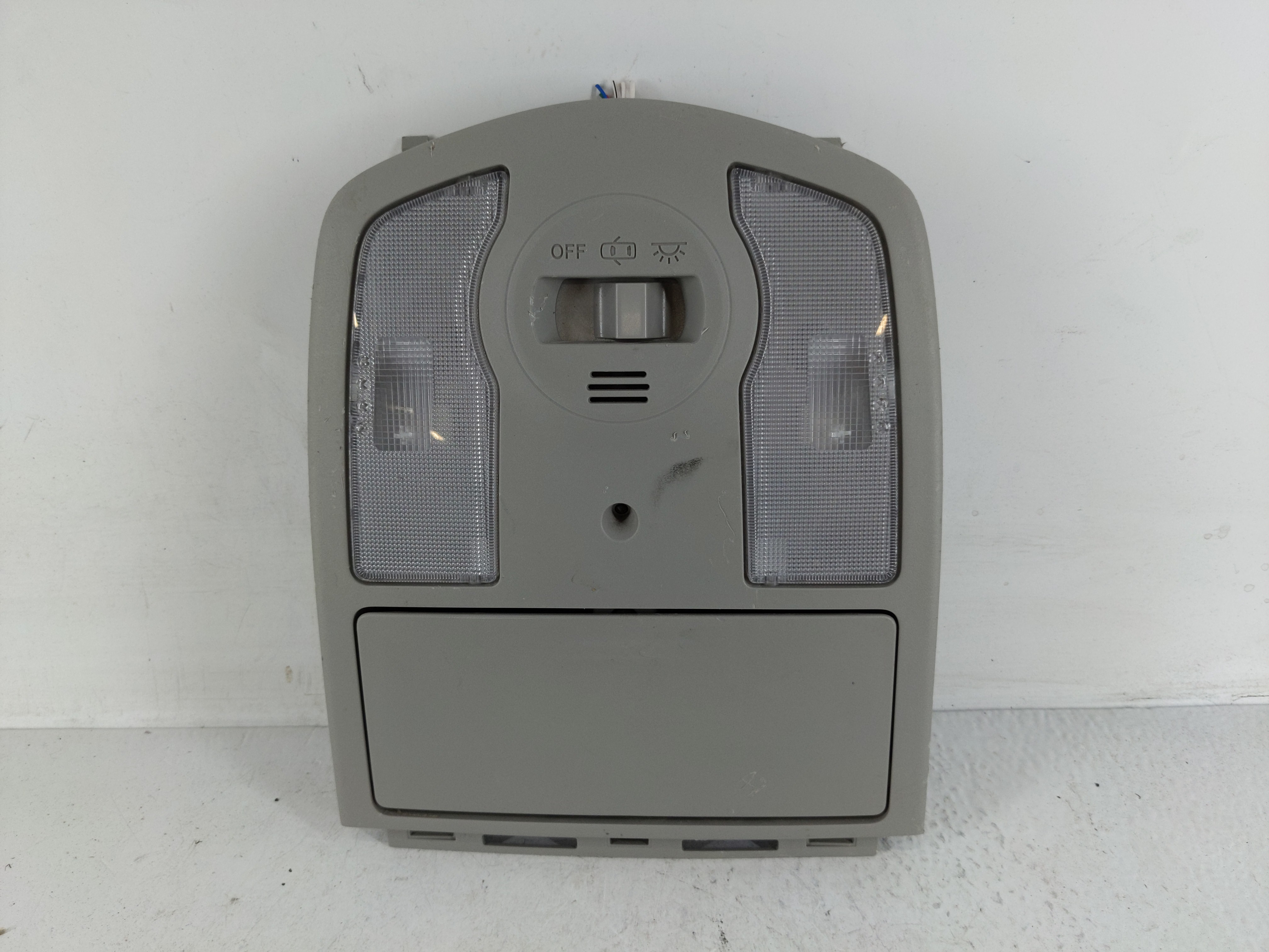 2010 Toyota Prius Overhead Roof Console 1168340 - Oemusedautoparts1.com