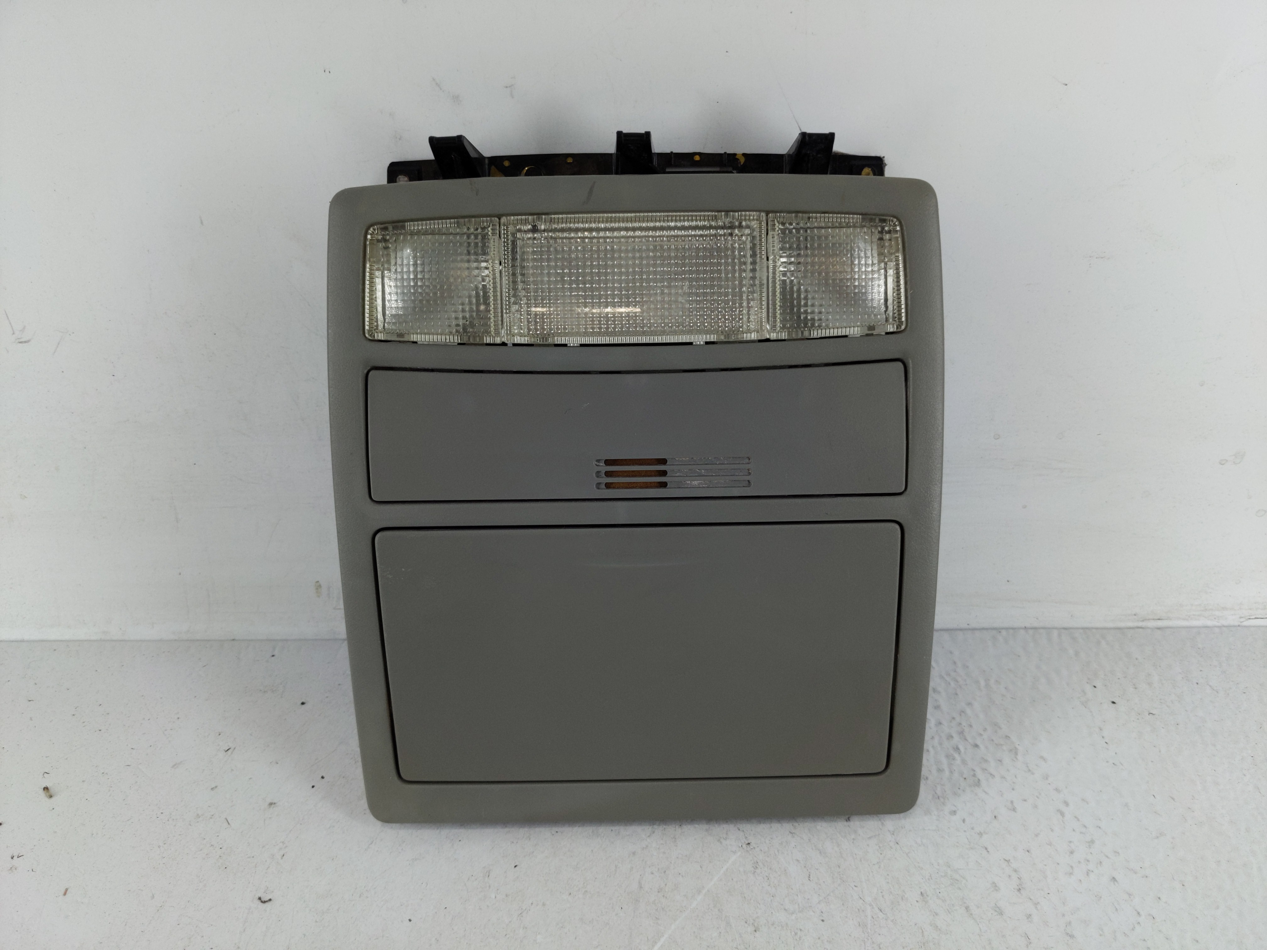 2010 Toyota Camry Overhead Roof Console 1168346 - Oemusedautoparts1.com