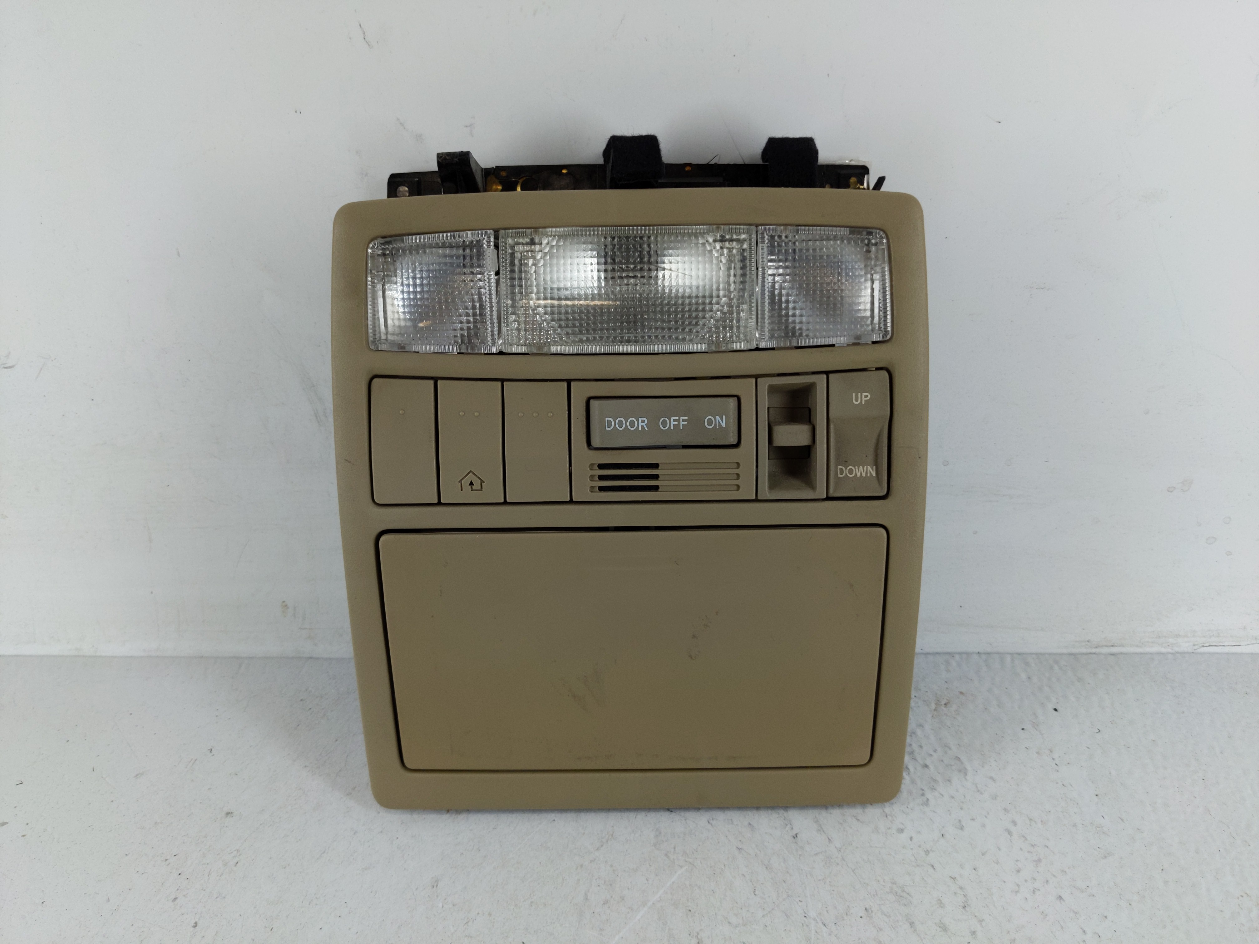 2011 Toyota Camry Overhead Roof Console 1168366 - Oemusedautoparts1.com