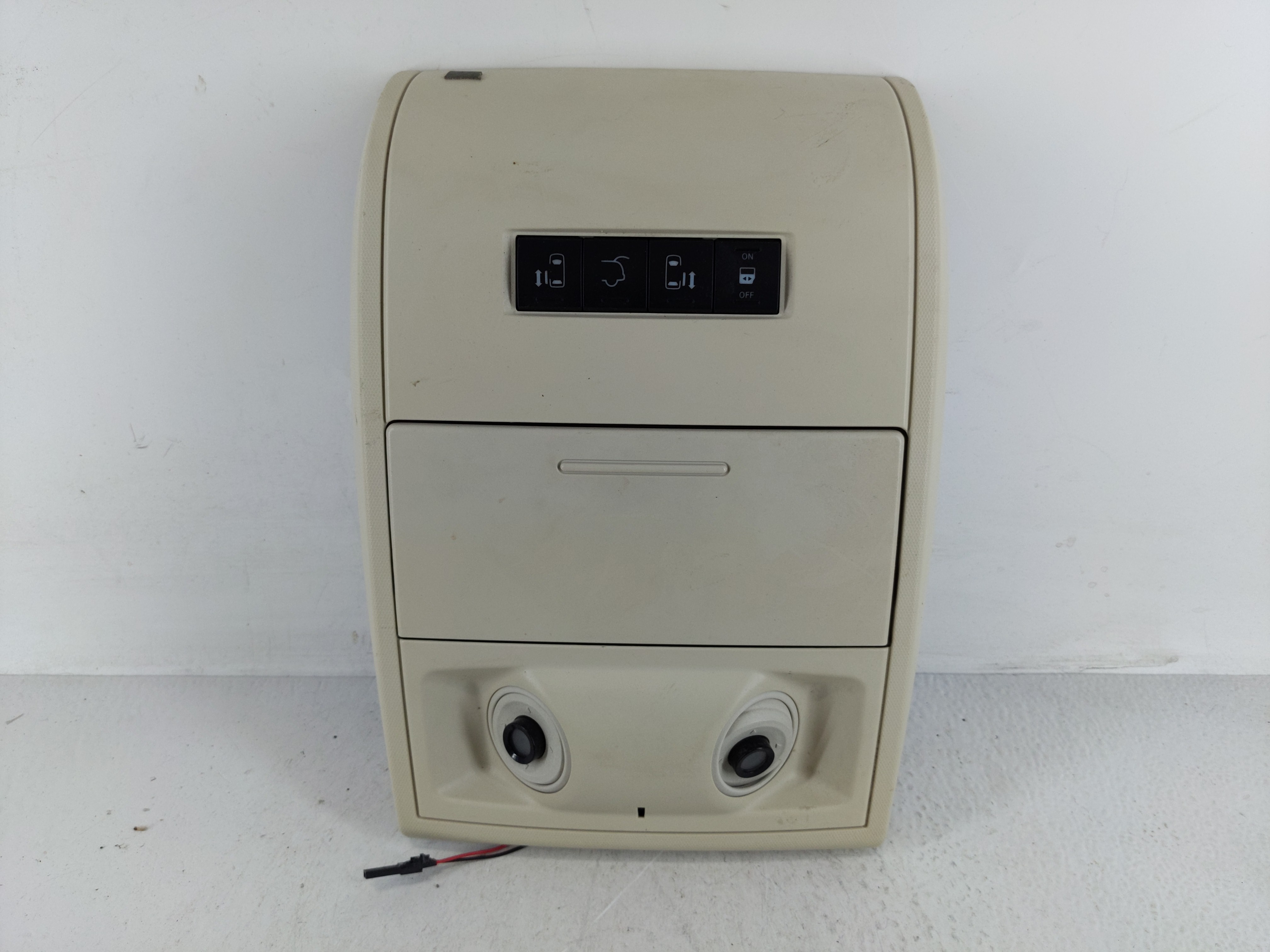 2009 Chrysler Town & Country Overhead Roof Console 1168397 - Oemusedautoparts1.com