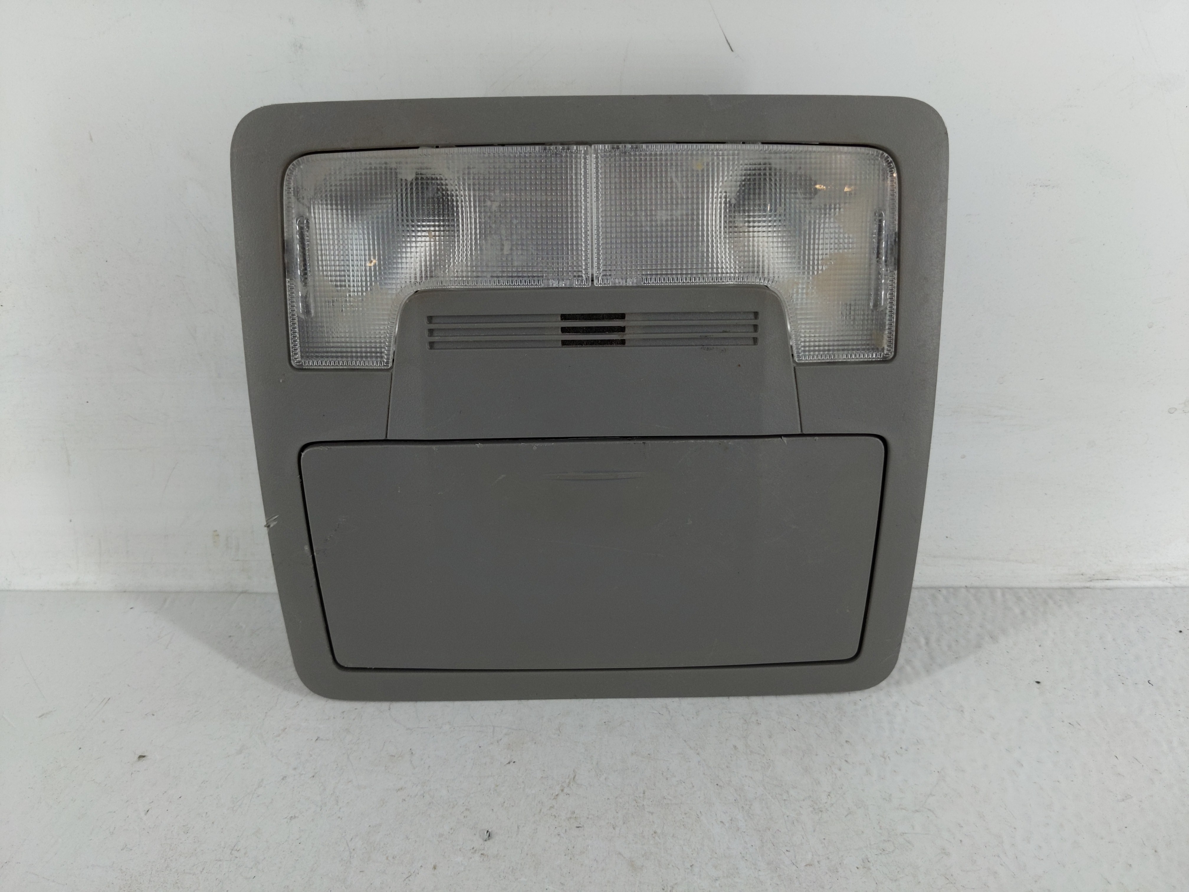 2015 Toyota Camry Overhead Roof Console 1168417 - Oemusedautoparts1.com