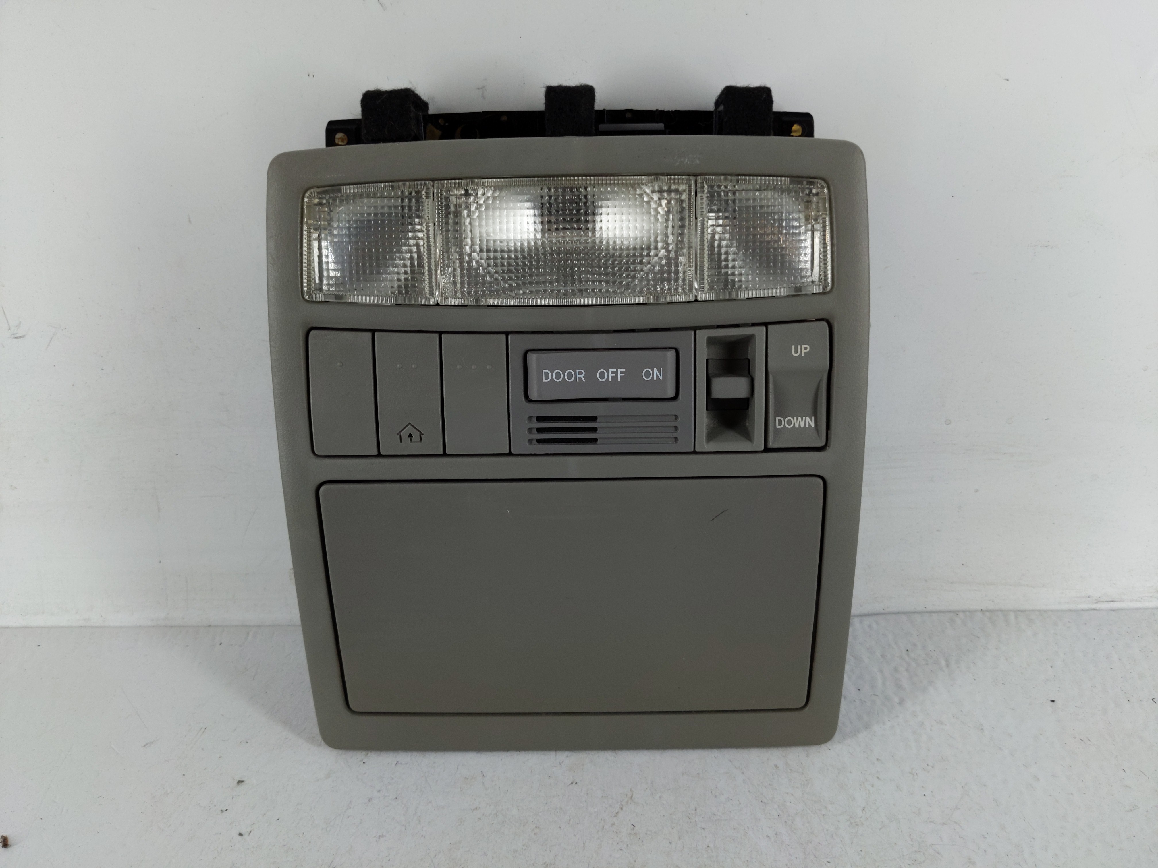 2010 Toyota Camry Overhead Roof Console 1168471 - Oemusedautoparts1.com