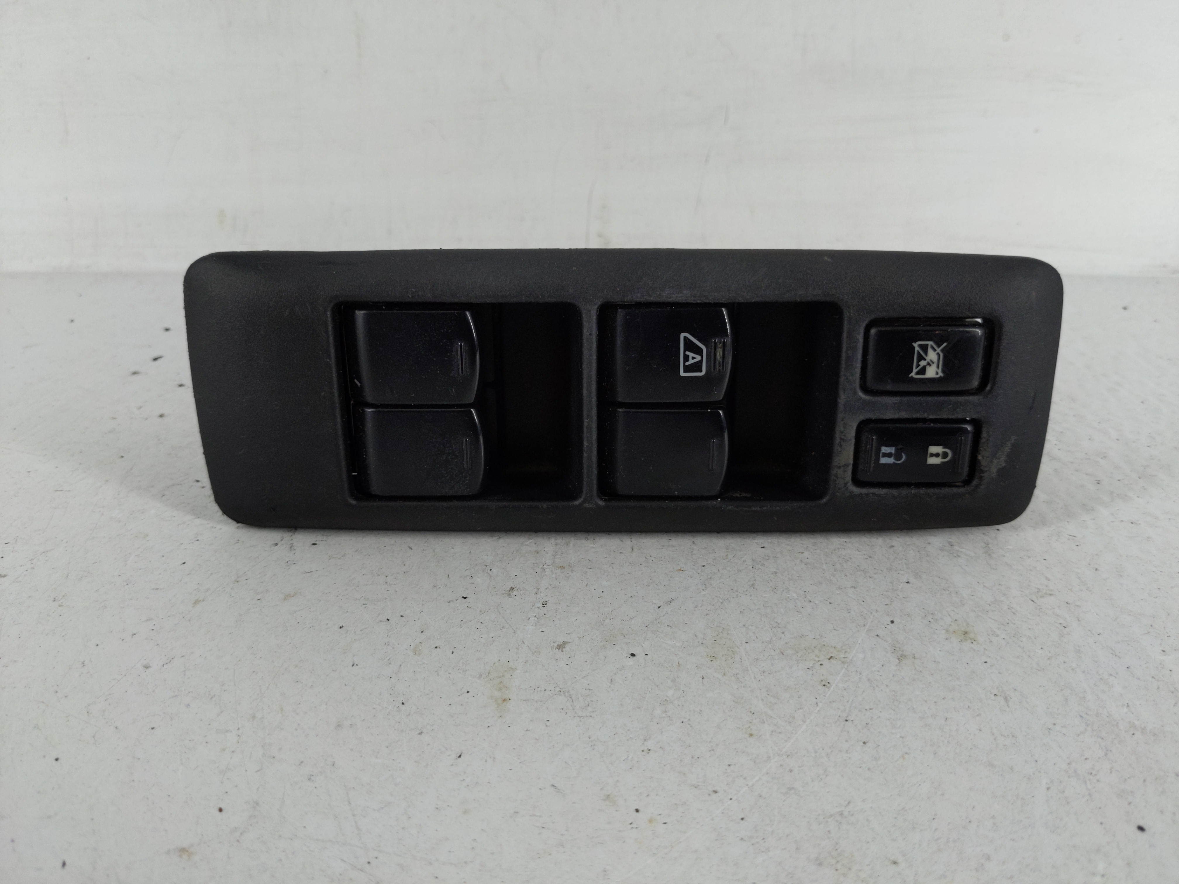 Picture of 2008-2010 Nissan Rogue Driver Left Door Master Power Window Switch 1168772